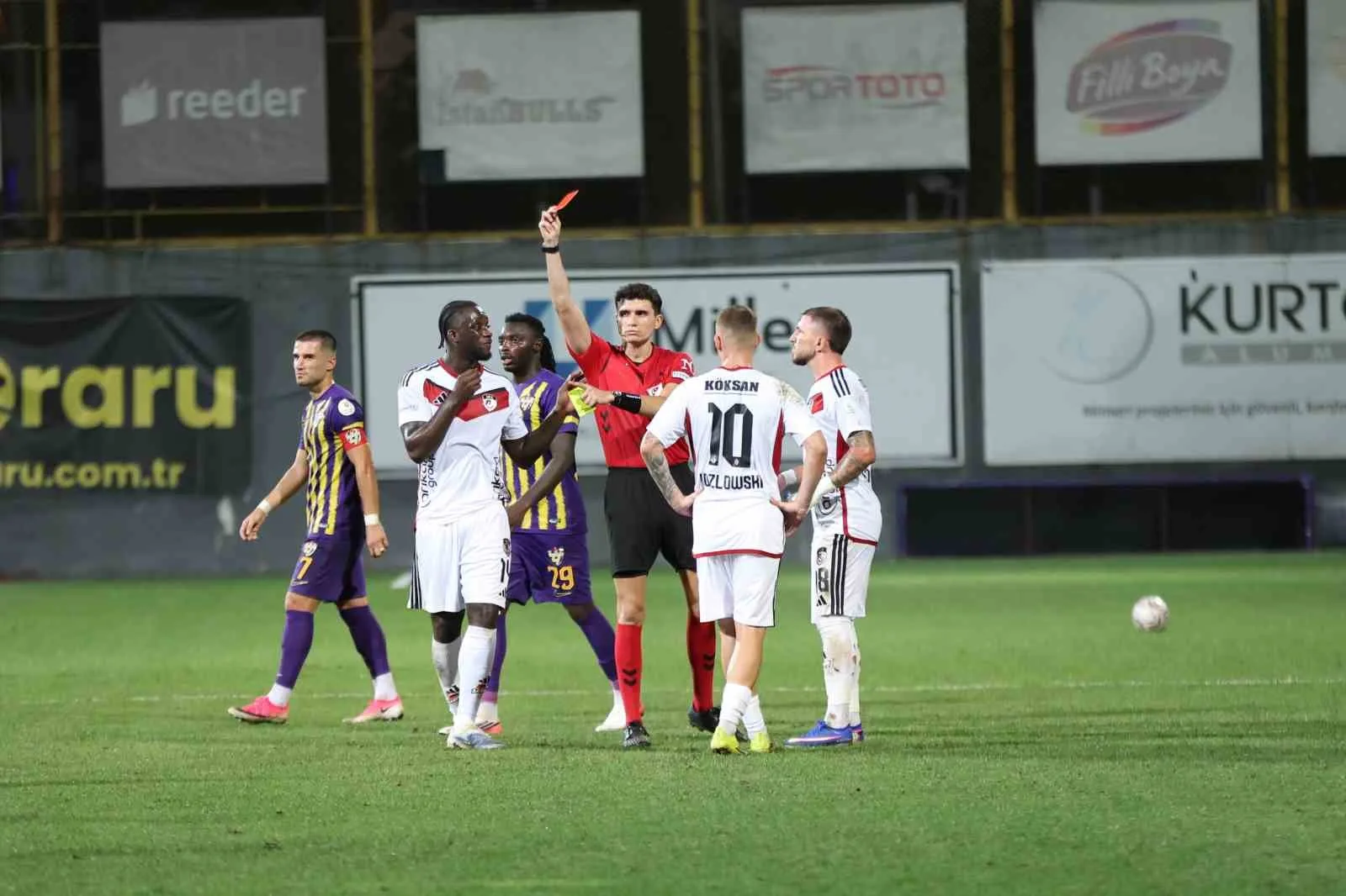 TRENDYOL SÜPER LİG’İN 2. HAFTASINDA EYÜPSPOR, SAHASINDA GAZİANTEP FK’YA 1-0 MAĞLUP OLDU.