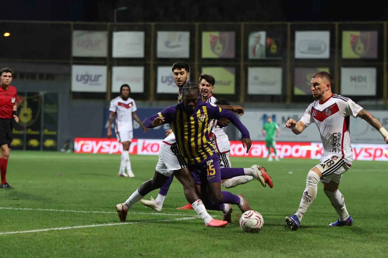 TRENDYOL SÜPER LİG’İN 2. HAFTASINDA EYÜPSPOR, SAHASINDA GAZİANTEP FK’YA 1-0 MAĞLUP OLDU.