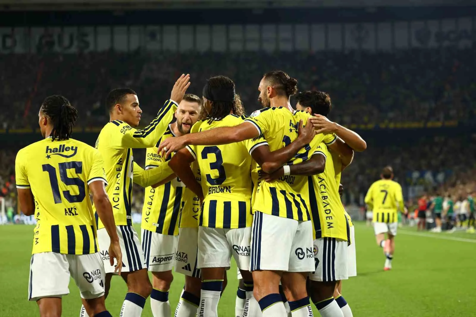 TRENDYOL SÜPER LİG'İN 2. HAFTASINDA FENERBAHÇE, EVİNDE KONYASPOR İLE KARŞILAŞIYOR. MÜCADELENİN 15 DAKİKASI 1-1 EŞİTLİKLE GEÇİLDİ.