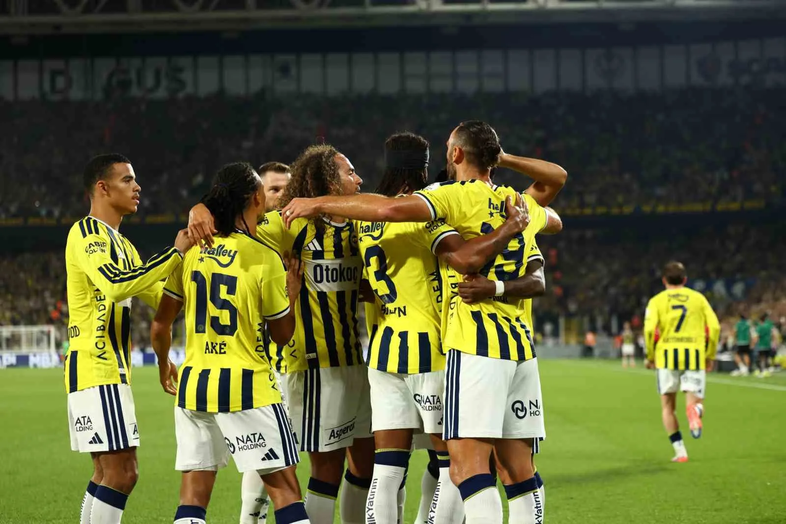 TRENDYOL SÜPER LİG'İN 2. HAFTASINDA FENERBAHÇE, EVİNDE KONYASPOR İLE KARŞILAŞIYOR. MÜCADELENİN 15 DAKİKASI 1-1 EŞİTLİKLE GEÇİLDİ.