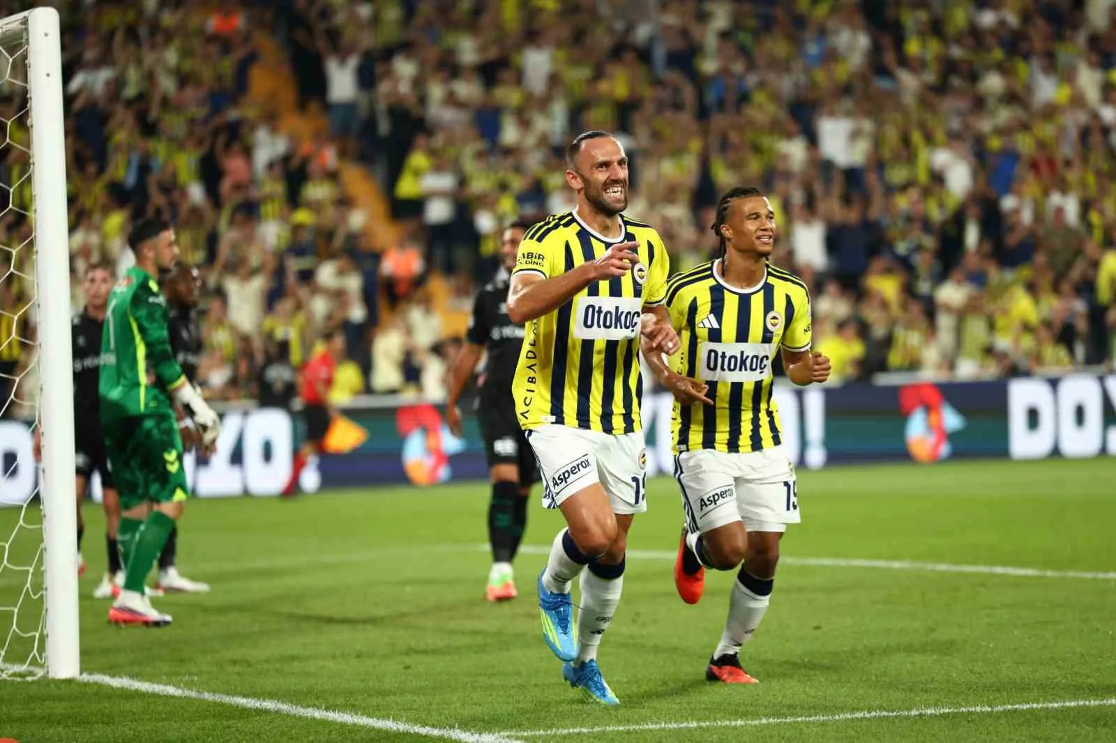 TRENDYOL SÜPER LİG'İN 2. HAFTASINDA FENERBAHÇE, EVİNDE KONYASPOR İLE KARŞILAŞIYOR. MÜCADELENİN 15 DAKİKASI 1-1 EŞİTLİKLE GEÇİLDİ.