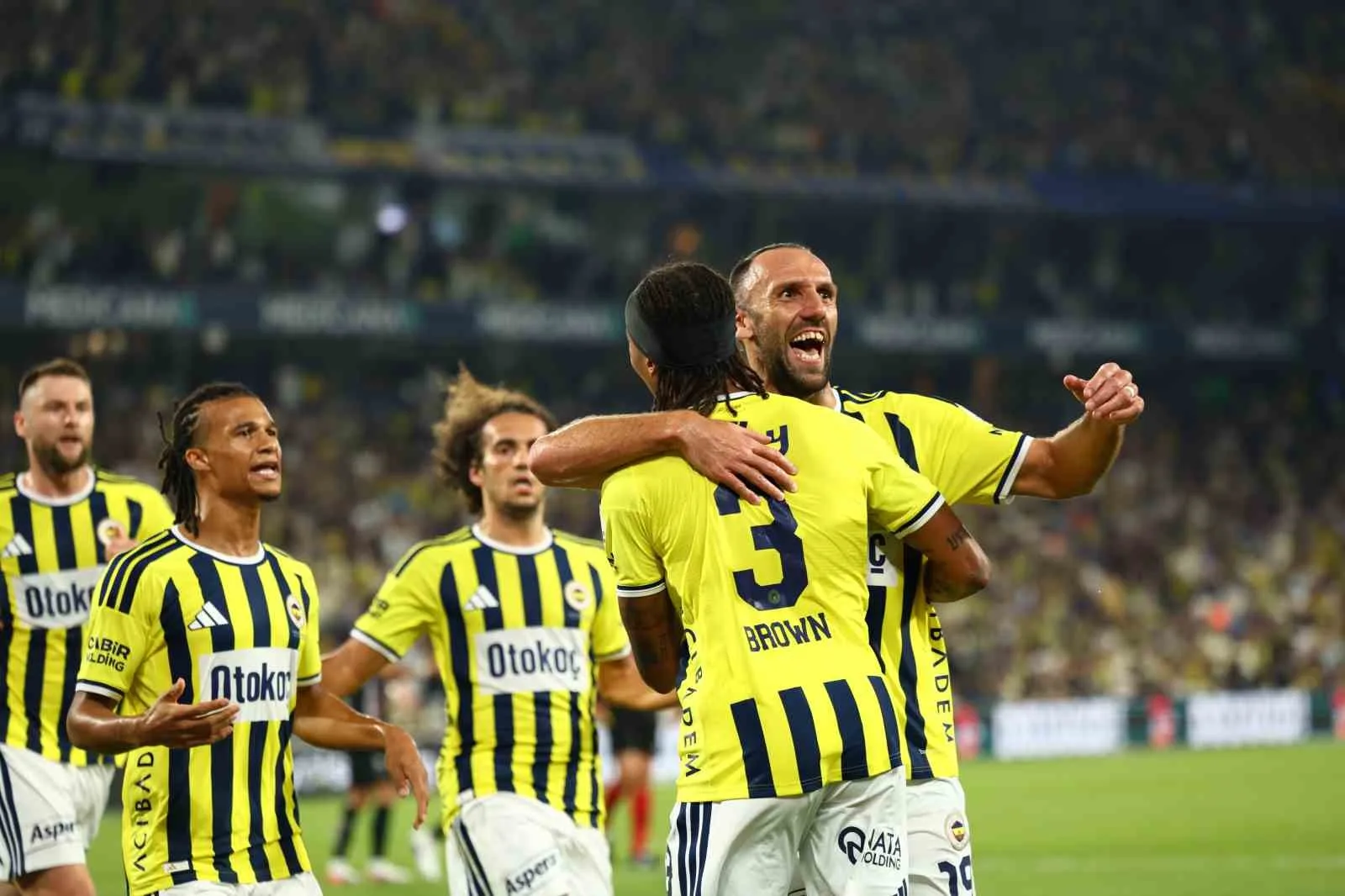 TRENDYOL SÜPER LİG'İN 2. HAFTASINDA FENERBAHÇE, EVİNDE KONYASPOR İLE KARŞILAŞIYOR. MÜCADELENİN 15 DAKİKASI 1-1 EŞİTLİKLE GEÇİLDİ.