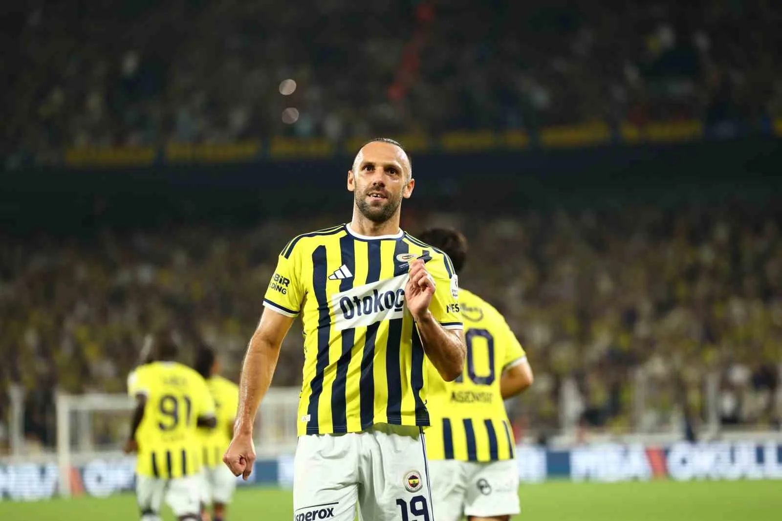 TRENDYOL SÜPER LİG'İN 2. HAFTASINDA FENERBAHÇE, EVİNDE KONYASPOR İLE KARŞILAŞIYOR. MÜCADELENİN 15 DAKİKASI 1-1 EŞİTLİKLE GEÇİLDİ.