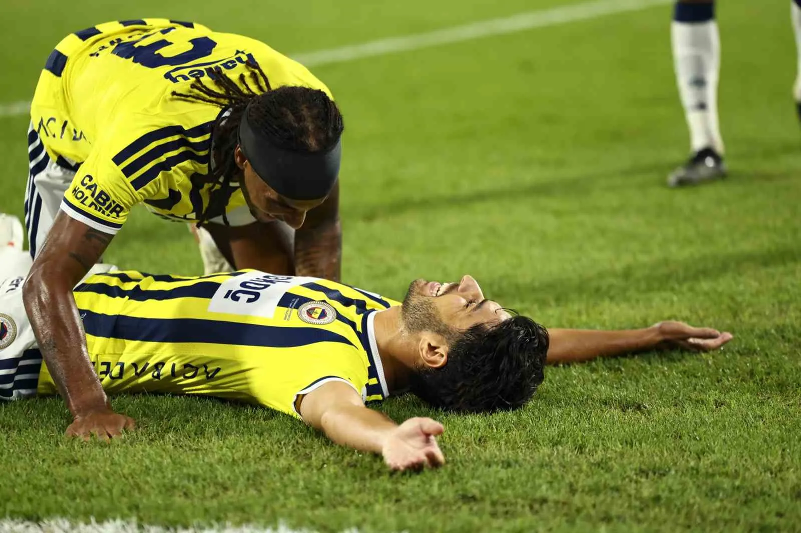 TRENDYOL SÜPER LİG’İN 2. HAFTASINDA FENERBAHÇE, EVİNDE KONYASPOR İLE KARŞILAŞIYOR. MÜCADELENİN İLK YARISI SARI-LACİVERTLİLERİN 3-1'LİK ÜSTÜNLÜĞÜYLE TAMAMLANDI.