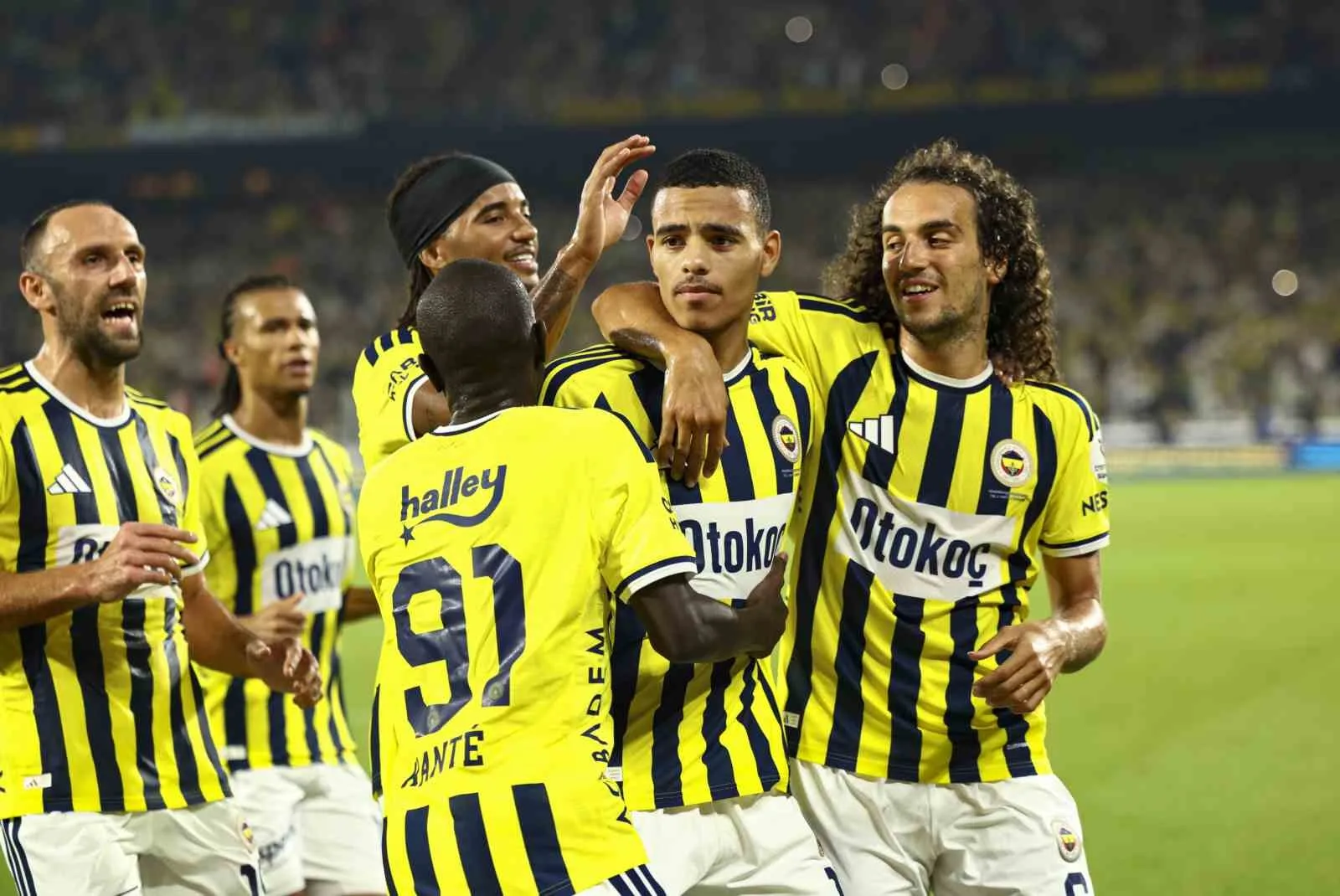TRENDYOL SÜPER LİG’İN 2. HAFTASINDA FENERBAHÇE, EVİNDE KONYASPOR İLE KARŞILAŞIYOR. MÜCADELENİN İLK YARISI SARI-LACİVERTLİLERİN 3-1'LİK ÜSTÜNLÜĞÜYLE TAMAMLANDI.