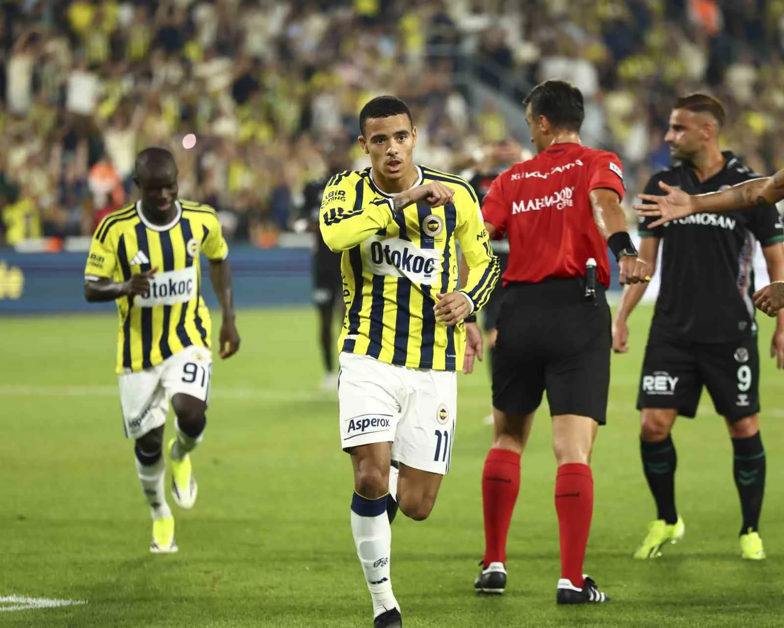 TRENDYOL SÜPER LİG’İN 2. HAFTASINDA FENERBAHÇE, EVİNDE KONYASPOR İLE KARŞILAŞIYOR. MÜCADELENİN İLK YARISI SARI-LACİVERTLİLERİN 3-1'LİK ÜSTÜNLÜĞÜYLE TAMAMLANDI.