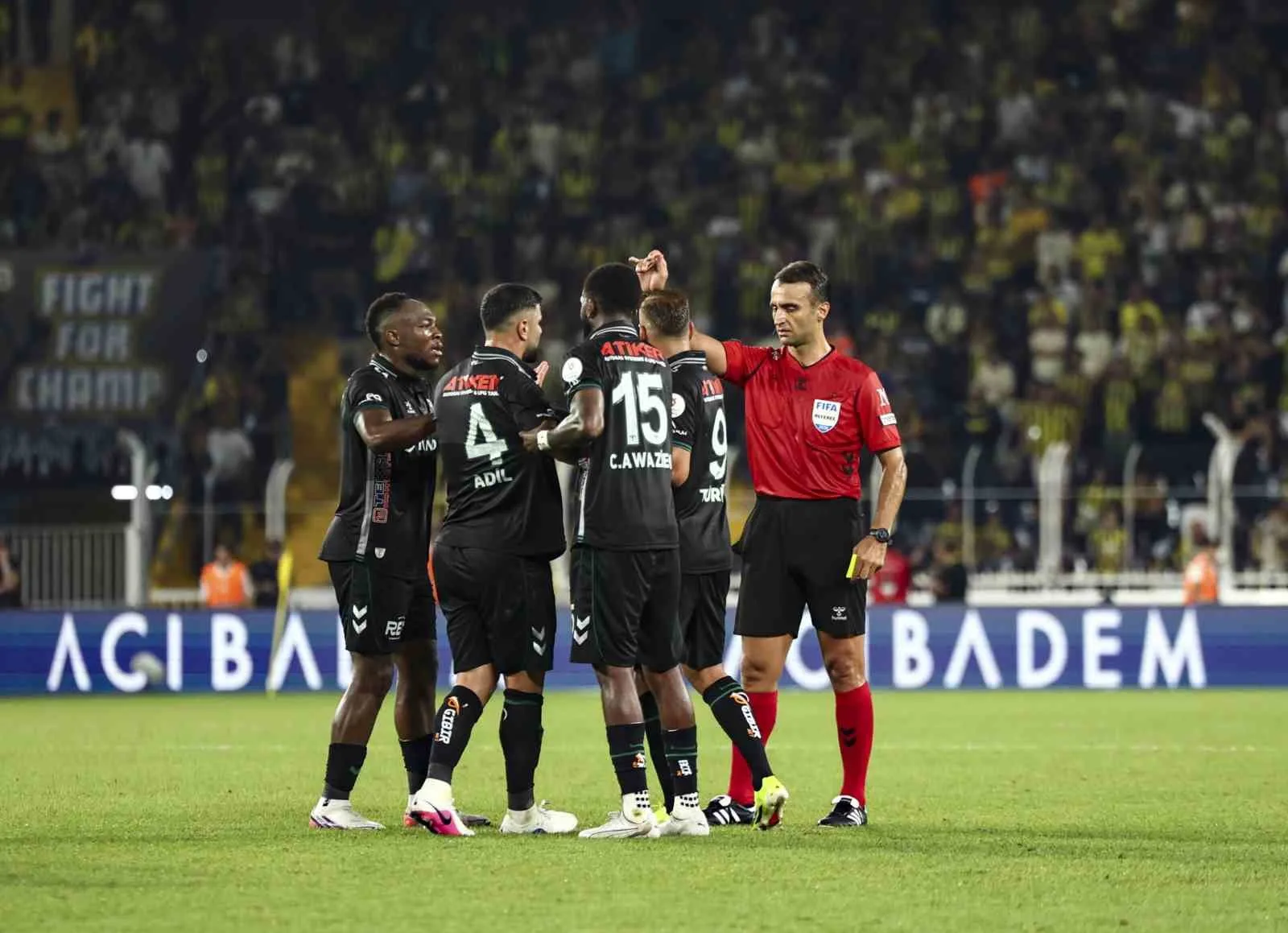 TRENDYOL SÜPER LİG'İN 2. HAFTASINDA FENERBAHÇE, EVİNDE KARŞILAŞTIĞI KONYASPOR'U 4-2 MAĞLUP ETTİ.