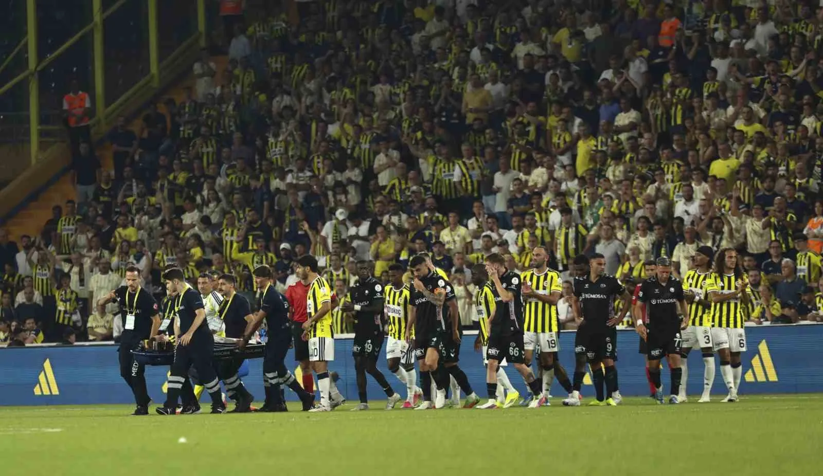 TRENDYOL SÜPER LİG'İN 2. HAFTASINDA FENERBAHÇE, EVİNDE KARŞILAŞTIĞI KONYASPOR'U 4-2 MAĞLUP ETTİ.
