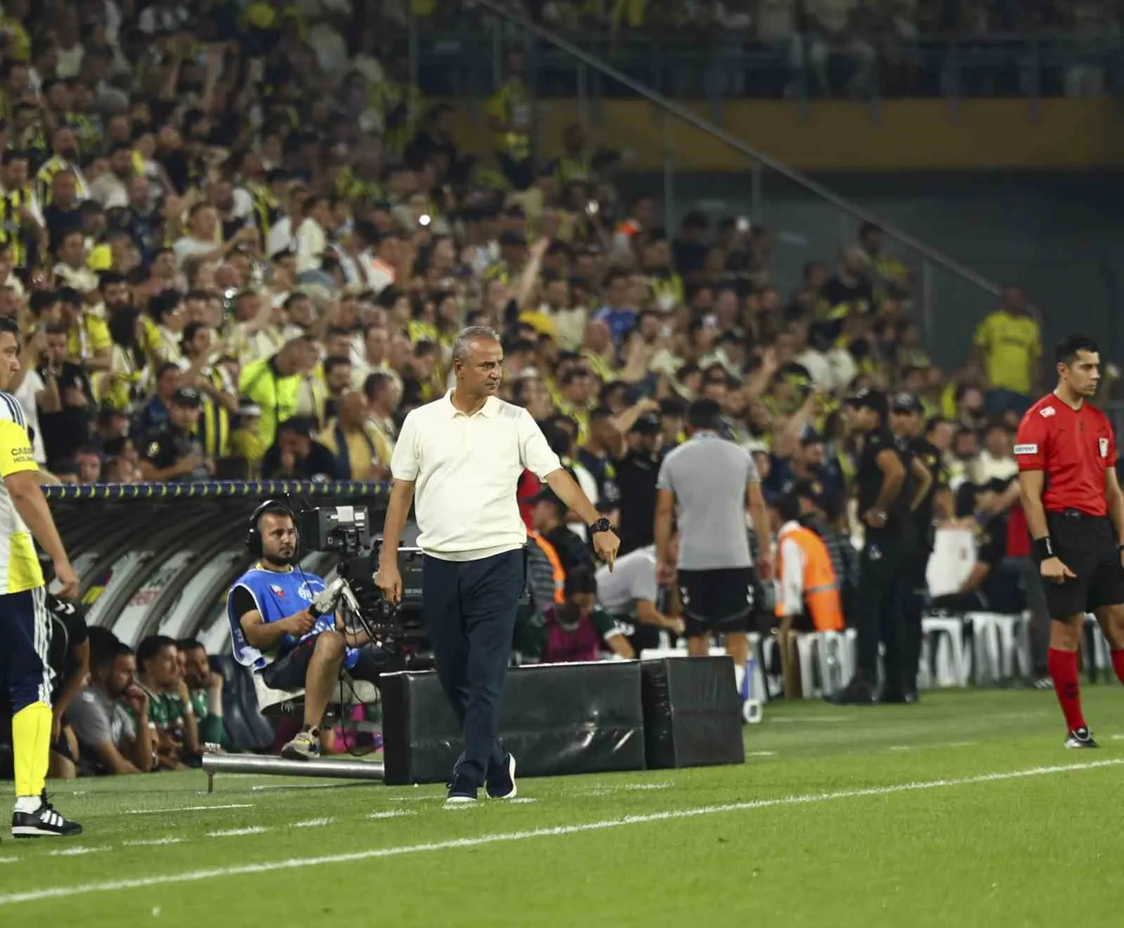 TRENDYOL SÜPER LİG'İN 2. HAFTASINDA FENERBAHÇE, EVİNDE KARŞILAŞTIĞI KONYASPOR'U 4-2 MAĞLUP ETTİ.