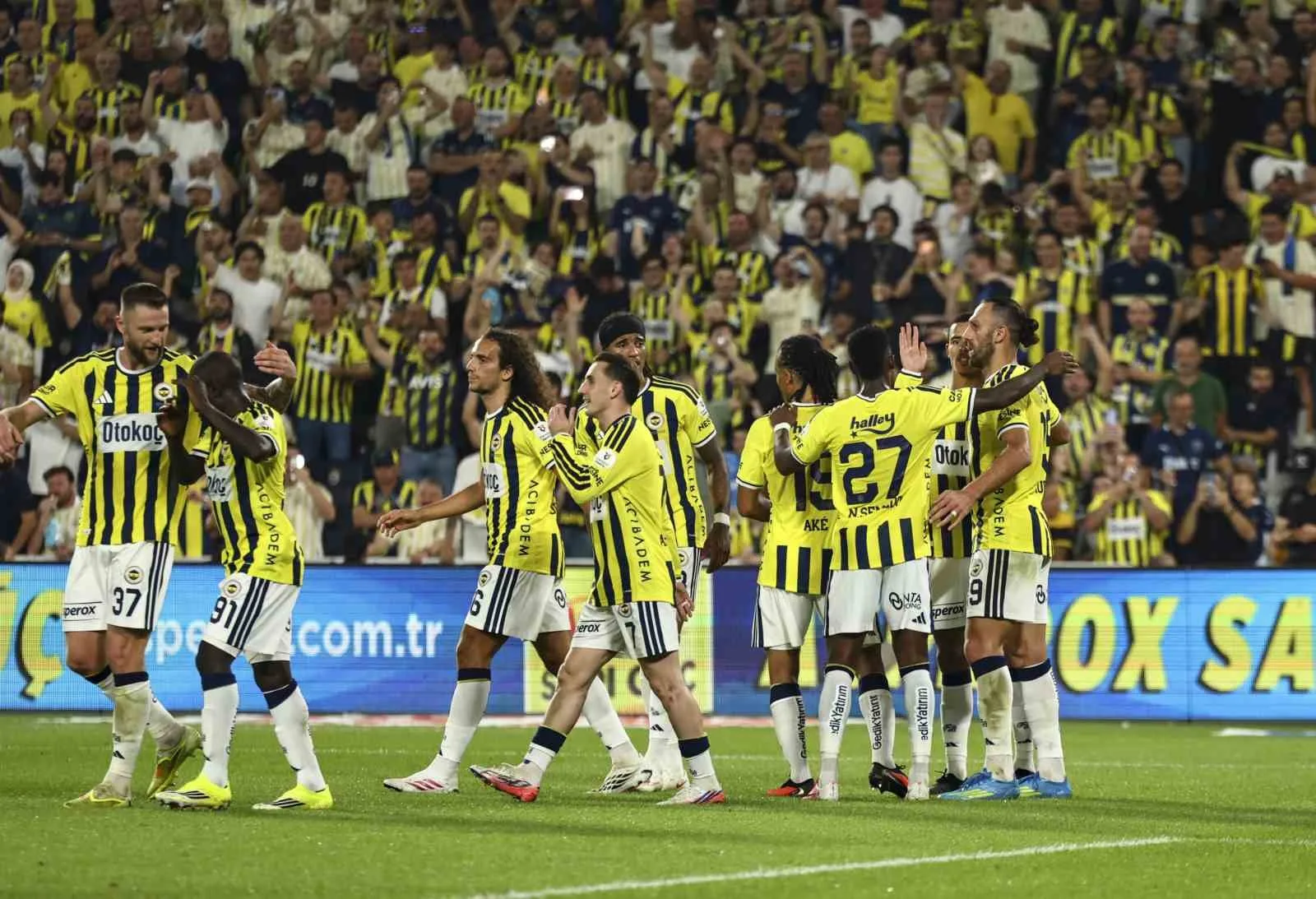 TRENDYOL SÜPER LİG'İN 2. HAFTASINDA FENERBAHÇE, EVİNDE KARŞILAŞTIĞI KONYASPOR'U 4-2 MAĞLUP ETTİ.