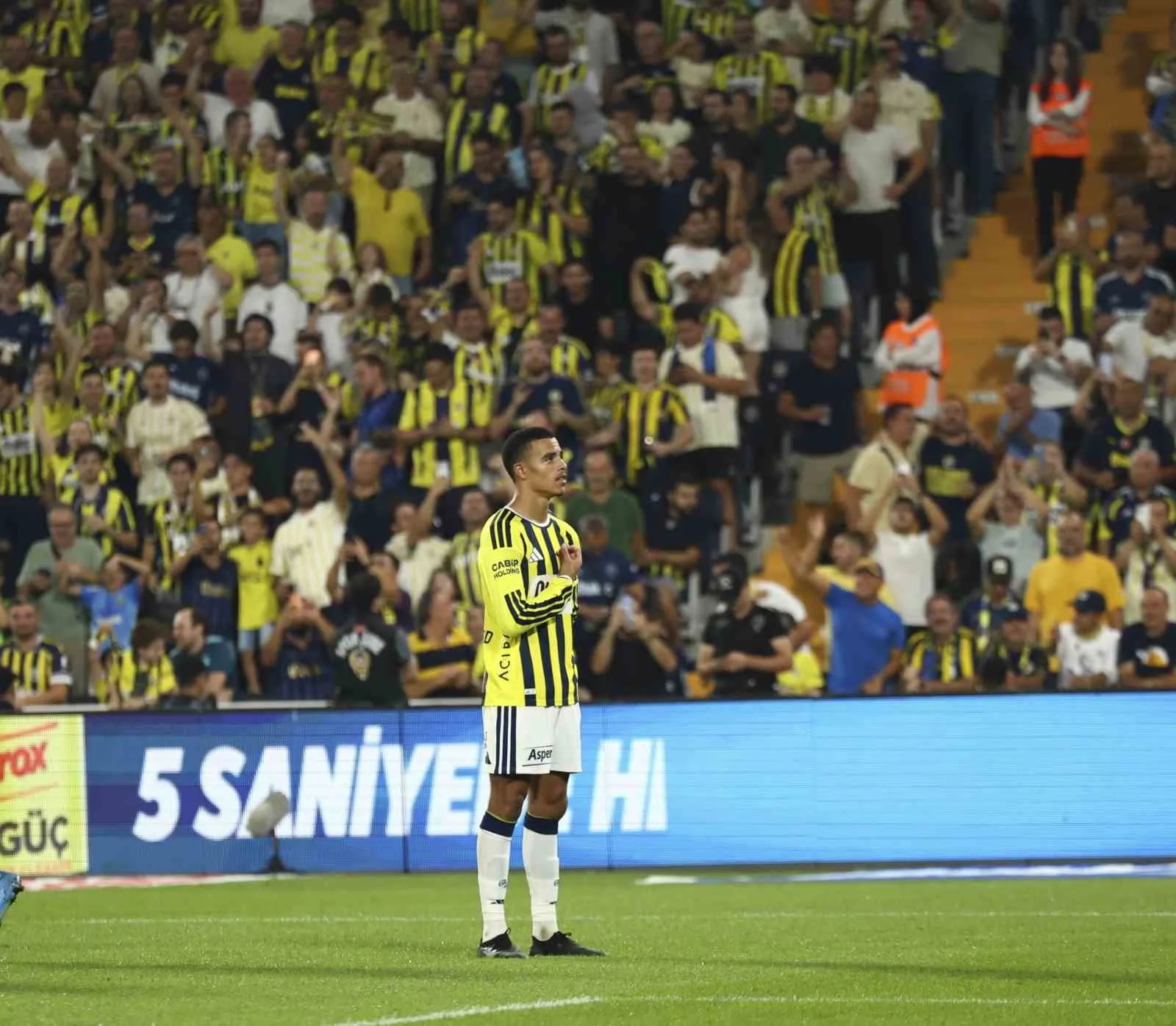 TRENDYOL SÜPER LİG'İN 2. HAFTASINDA FENERBAHÇE, EVİNDE KARŞILAŞTIĞI KONYASPOR'U 4-2 MAĞLUP ETTİ.