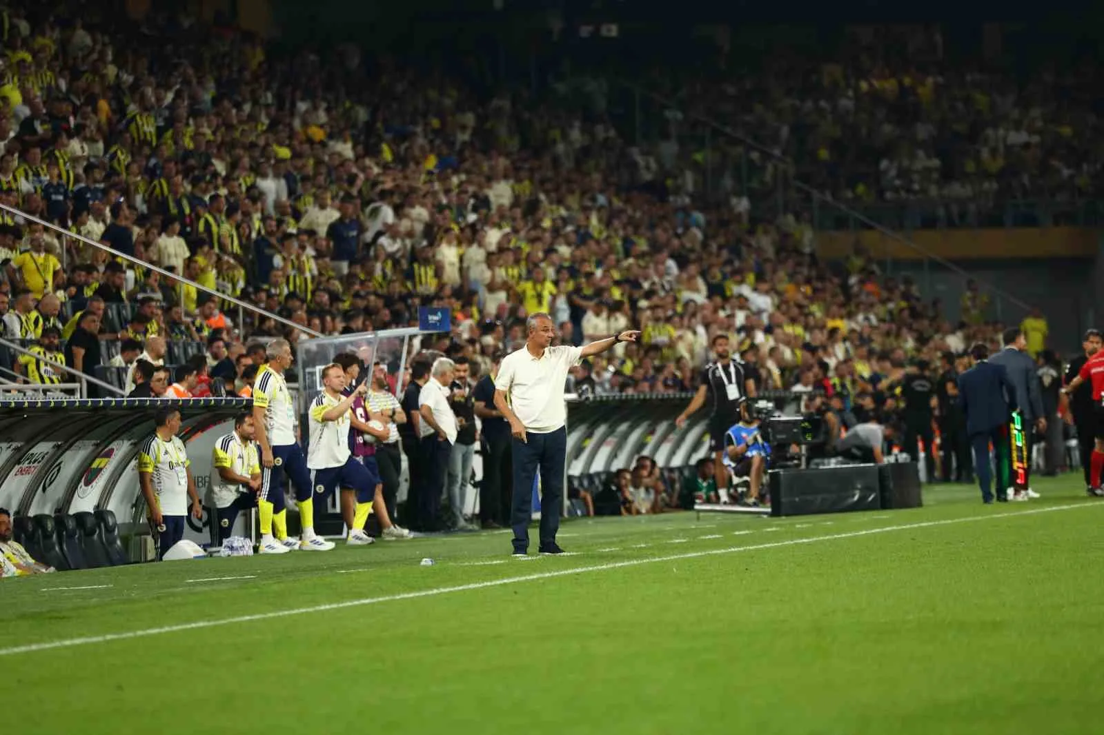 TRENDYOL SÜPER LİG'İN 2. HAFTASINDA FENERBAHÇE, EVİNDE KARŞILAŞTIĞI KONYASPOR'U 4-2 MAĞLUP ETTİ.