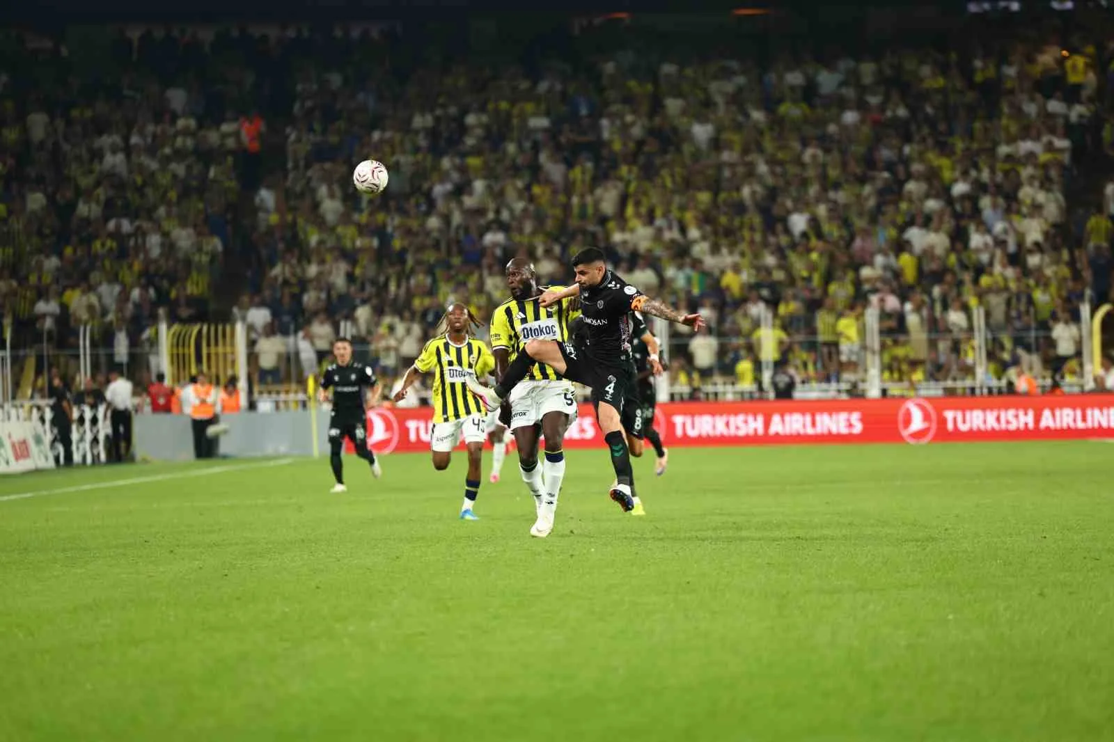TRENDYOL SÜPER LİG'İN 2. HAFTASINDA FENERBAHÇE, EVİNDE KARŞILAŞTIĞI KONYASPOR'U 4-2 MAĞLUP ETTİ.