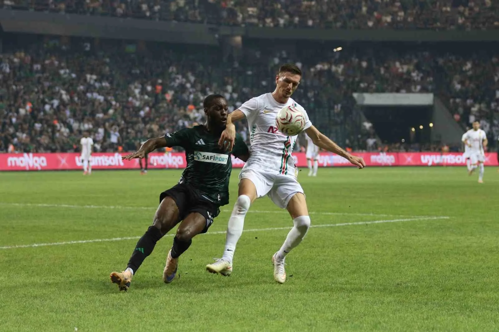 TRENDYOL SÜPER LİG’İN 2. HAFTASINDA KOCAELİSPOR, SAHASINDA KARŞILAŞTIĞI AMED SPORTİF FAALİYETLER'İ 2-0'LIK SKORLA MAĞLUP ETTİ.