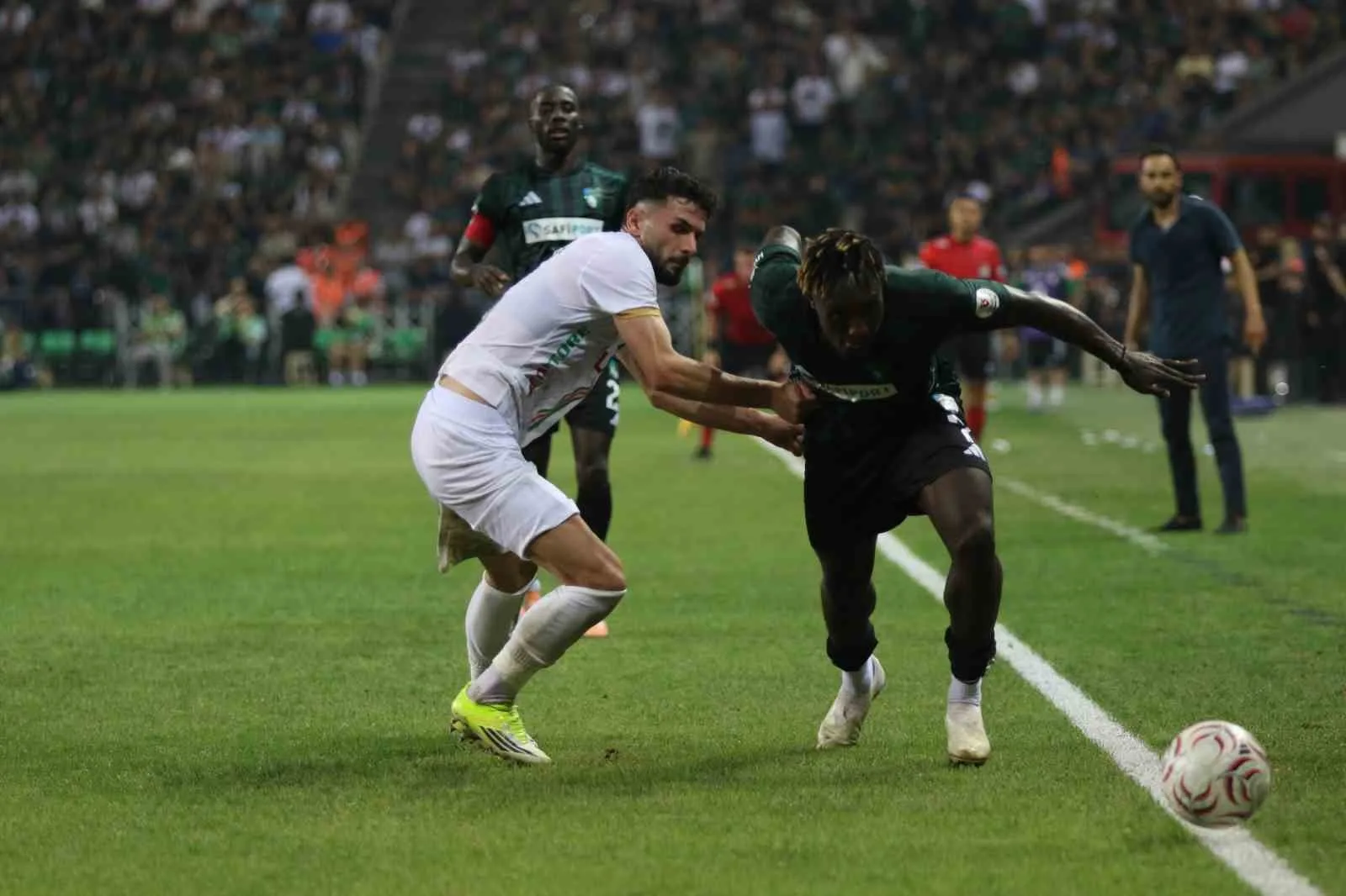 TRENDYOL SÜPER LİG’İN 2. HAFTASINDA KOCAELİSPOR, SAHASINDA KARŞILAŞTIĞI AMED SPORTİF FAALİYETLER'İ 2-0'LIK SKORLA MAĞLUP ETTİ.