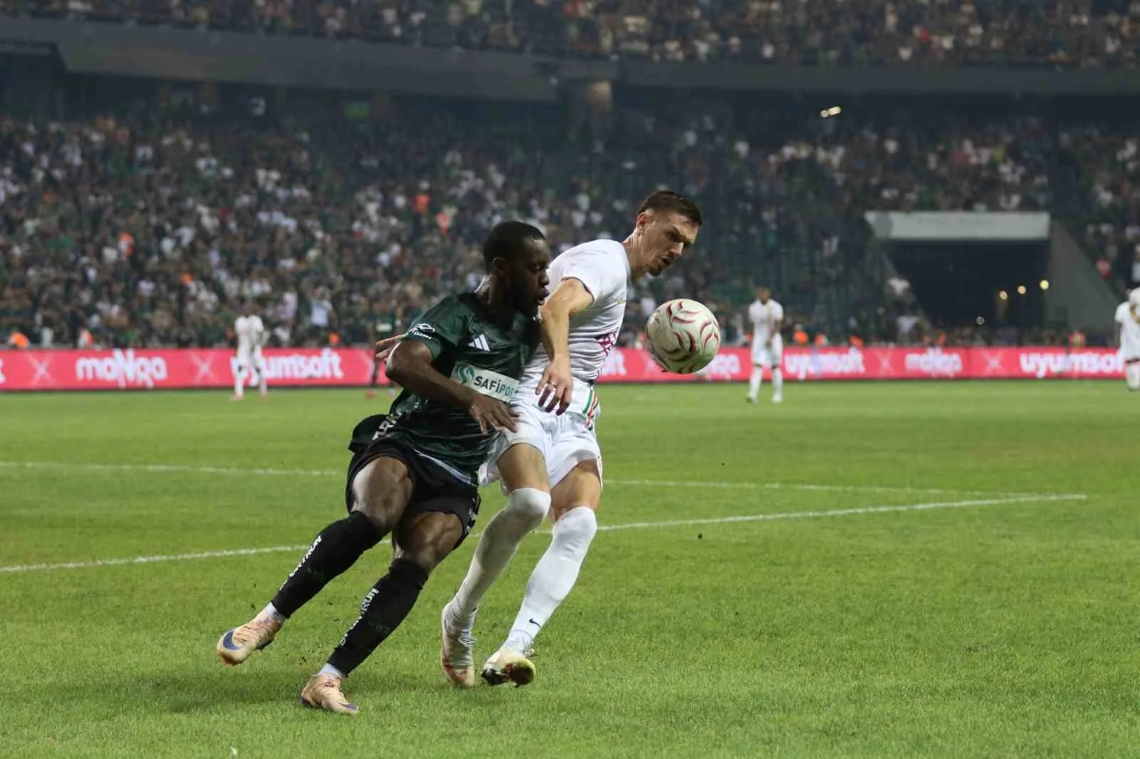 TRENDYOL SÜPER LİG’İN 2. HAFTASINDA KOCAELİSPOR, SAHASINDA KARŞILAŞTIĞI AMED SPORTİF FAALİYETLER'İ 2-0'LIK SKORLA MAĞLUP ETTİ.