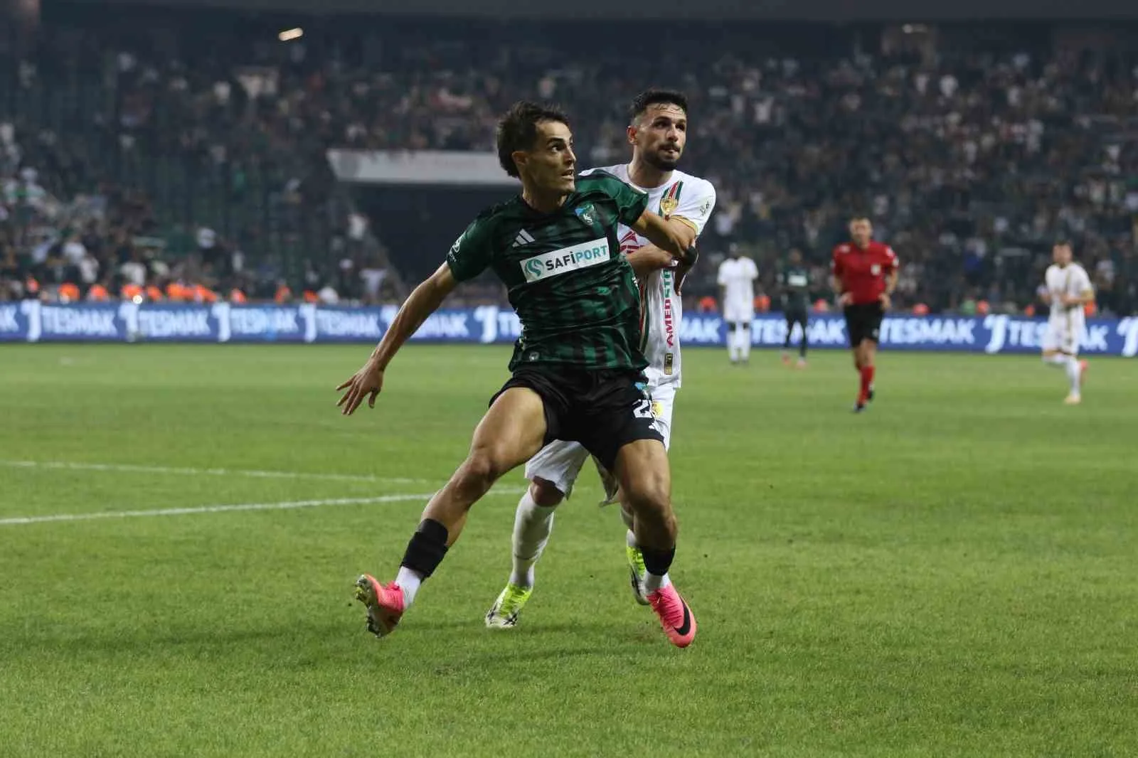 TRENDYOL SÜPER LİG’İN 2. HAFTASINDA KOCAELİSPOR, SAHASINDA KARŞILAŞTIĞI AMED SPORTİF FAALİYETLER'İ 2-0'LIK SKORLA MAĞLUP ETTİ.