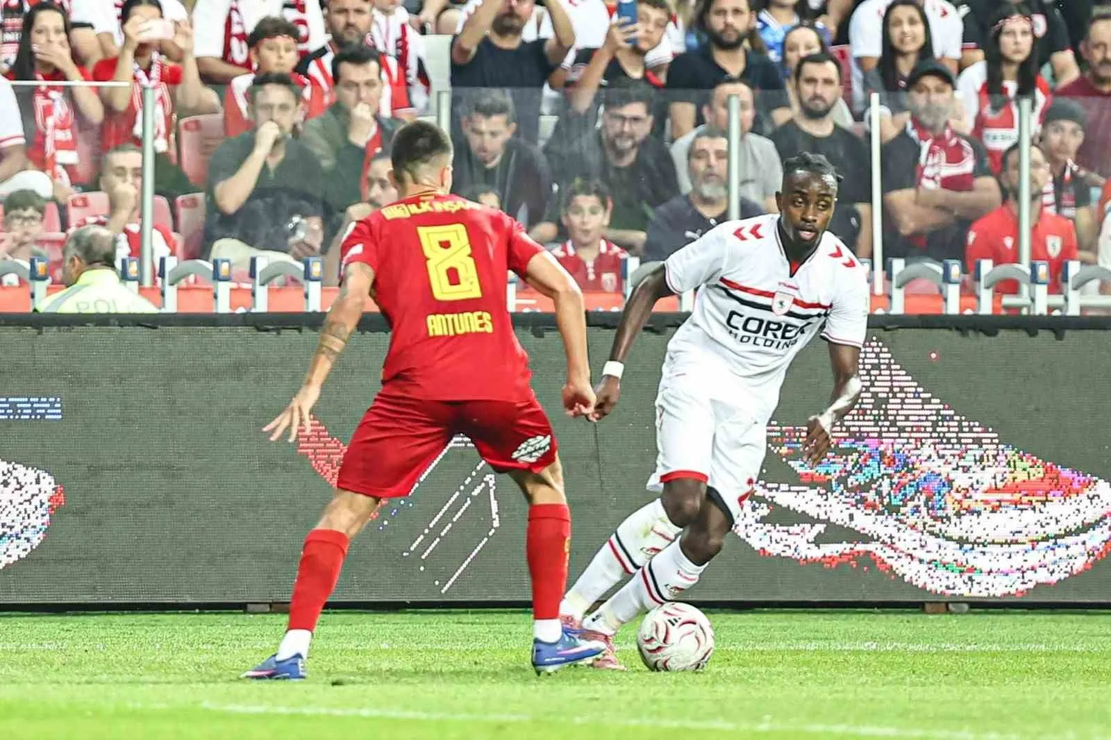 SAMSUNSPOR-GÖZTEPE MÜCADELESİNİN İLK YARISINDAN KARELER.