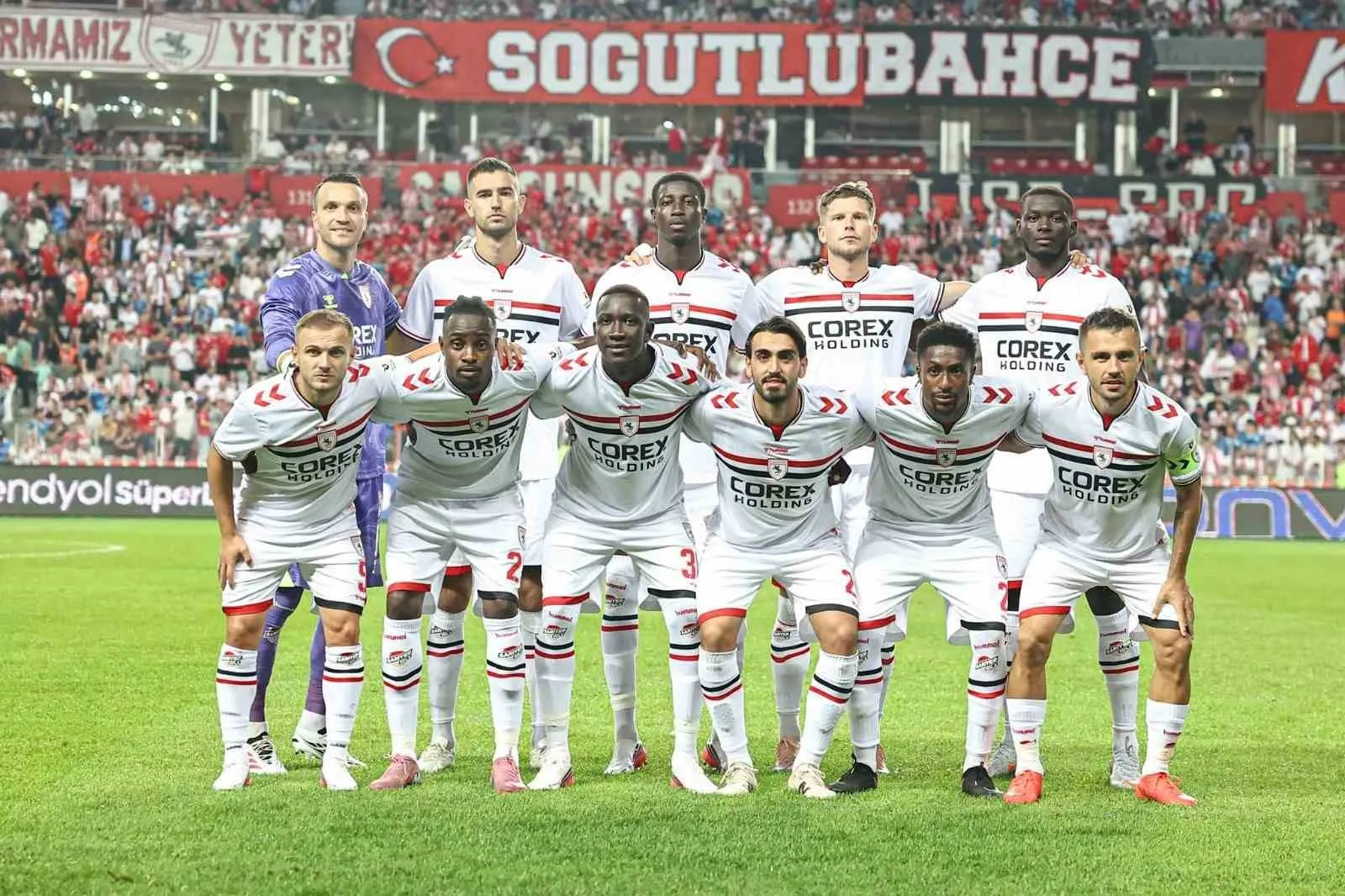SAMSUNSPOR-GÖZTEPE MÜCADELESİNİN İLK YARISINDAN KARELER.