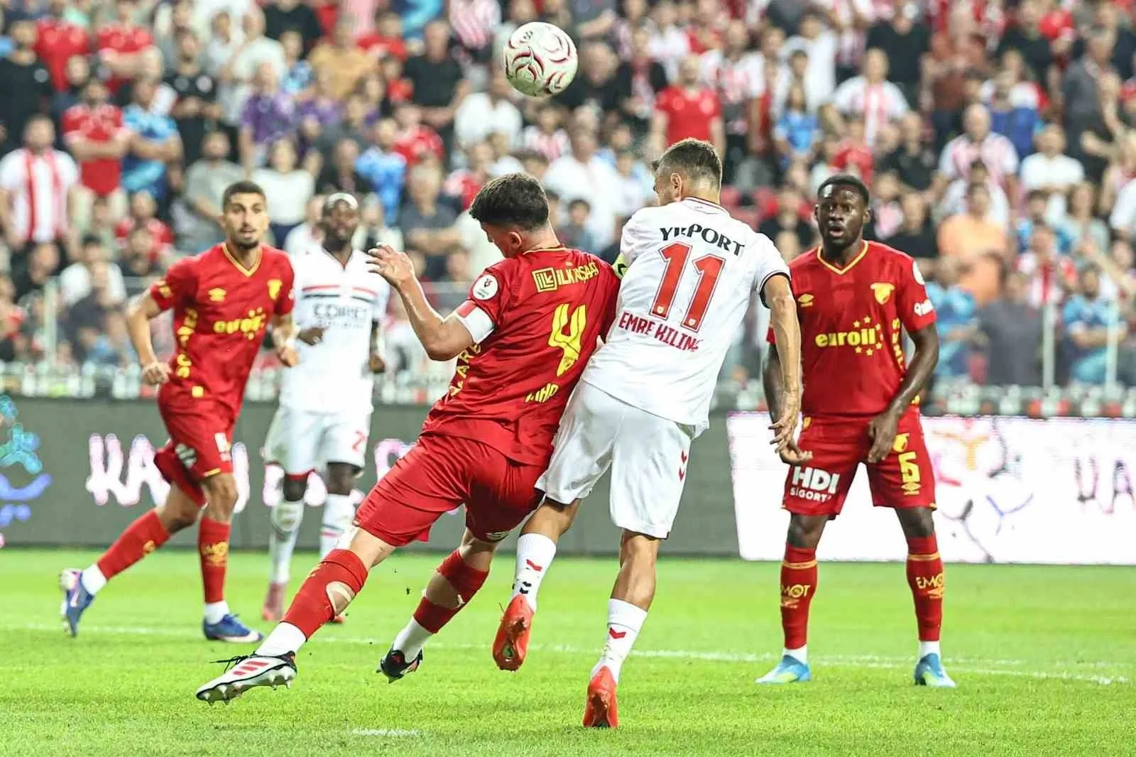 SAMSUNSPOR-GÖZTEPE MÜCADELESİNİN İLK YARISINDAN KARELER.