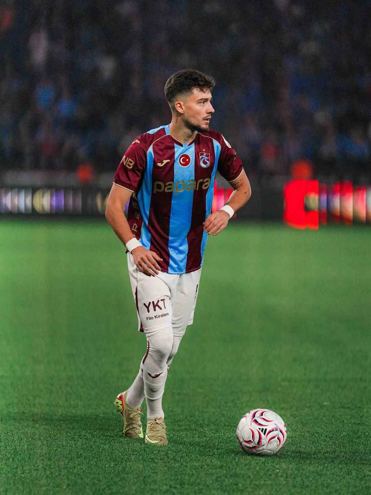 TRENDYOL SÜPER LİG'İN 2. HAFTASINDA TRABZONSPOR, SAHASINDA RAMS BAŞAKŞEHİR KARŞILAŞIYOR. MÜSABAKANIN İLK YARISI 1-1 BERABERLİKLE SONUÇLANDI.