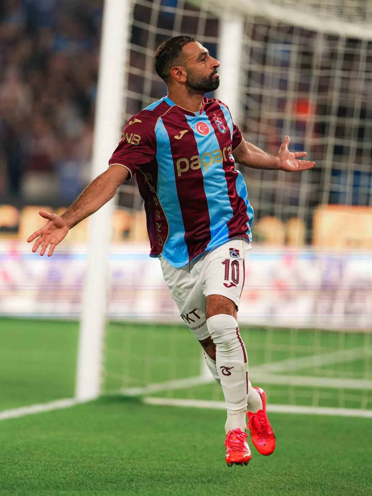 TRENDYOL SÜPER LİG’İN 2. HAFTASINDA TRABZONSPOR, SAHASINDA RAMS BAŞAKŞEHİR'İ 2-1 MAĞLUP ETTİ.