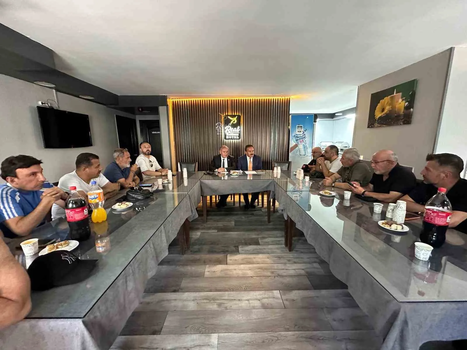 TÜRKİYE SPOR YAZARLARI DERNEĞİ (TSYD) GENEL MERKEZ ŞUBELER SORUMLUSU KEMAL ÇAĞLAYAN, ÇORUM’DA BİR DİZİ TEMAS VE TOPLANTI GERÇEKLEŞTİRDİ.