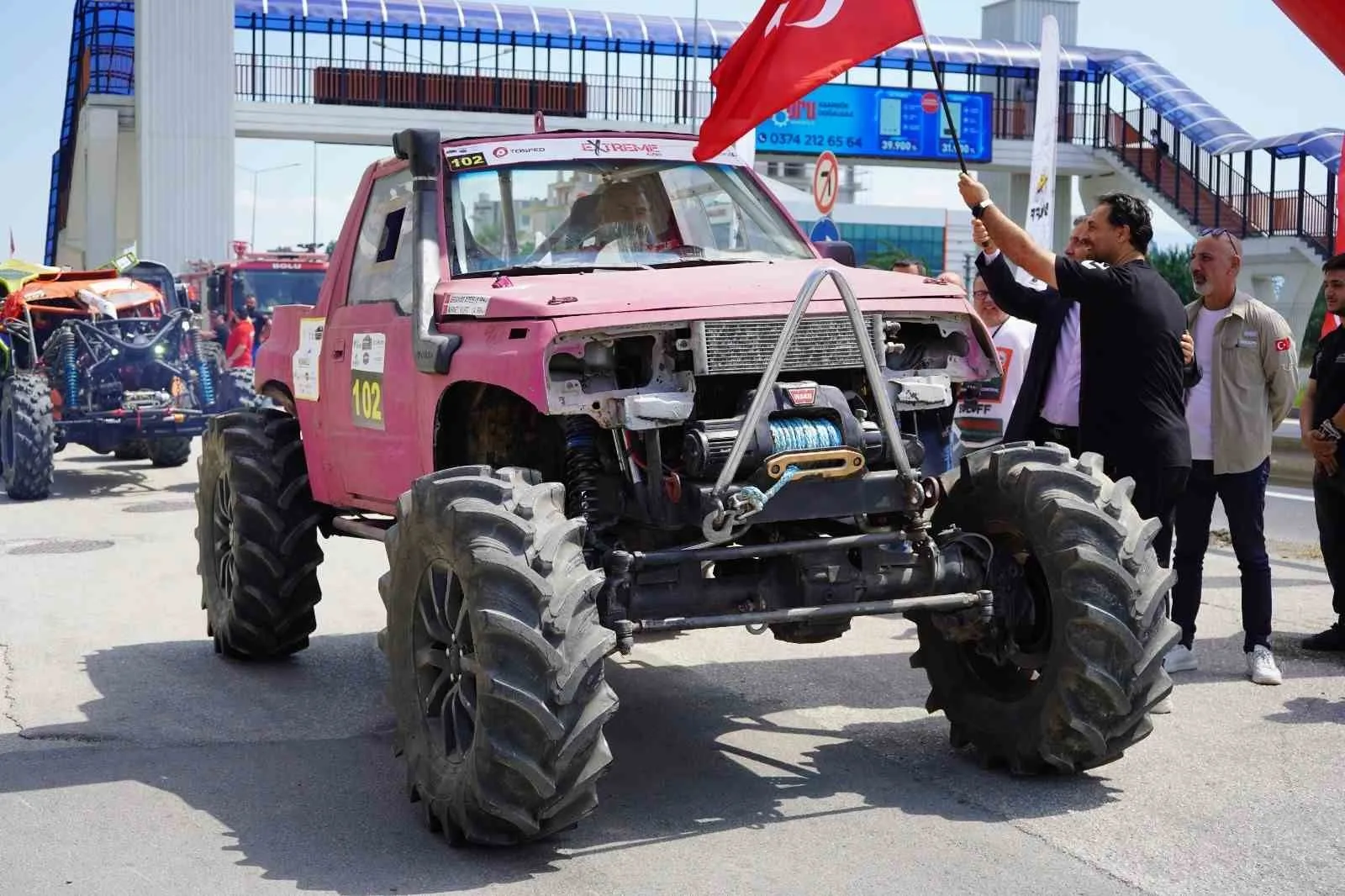 TÜRKİYE EXTREME KUPASI 1. AYAK YARIŞLARININ SEREMONİK STARTI BOLU’DA VERİLDİ.