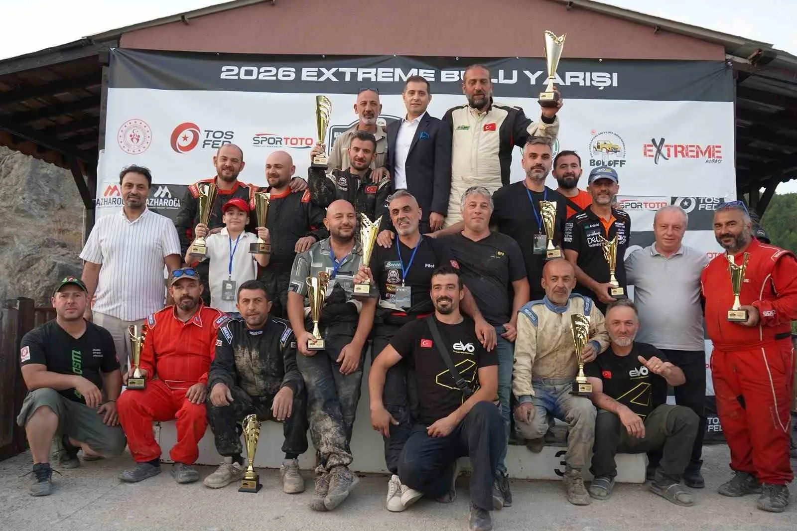 TÜRKİYE EXTREME KUPASI'NIN 1'İNCİ AYAĞI OLAN EXTREME BOLU YARIŞI, BOLU'DA TAMAMLANDI. YARIŞLARDA DERECEYE GİREN SPORCULARA ÖDÜLLERİ VERİLDİ.