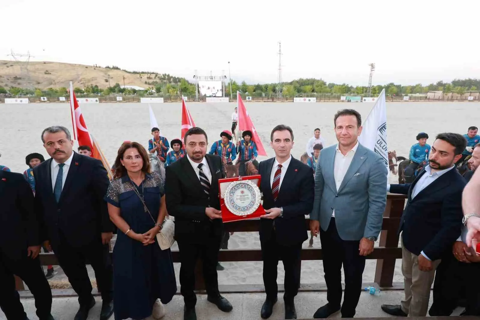 BİTLİS’İN AHLAT İLÇESİNDE, MALAZGİRT ZAFERİ’NİN 955. YIL DÖNÜMÜ ETKİNLİKLERİ KAPSAMINDA DÜZENLENEN TÜRKİYE KÖKBÖRÜ LİGİ FİNAL MÜSABAKASI, BÜYÜK HEYECANA SAHNE OLDU.