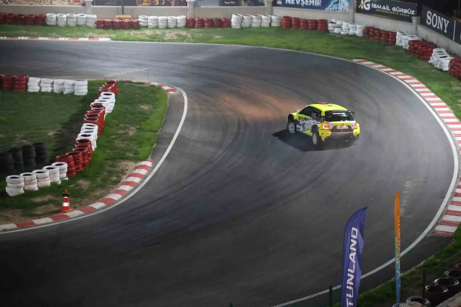 2026 TÜRKİYE RALLİ ŞAMPİYONASI'NIN 4. AYAĞI OLAN KAPADOKYA RALLİSİ, NEVŞEHİR'DE DÜZENLENEN START SEREMONİSİYLE BAŞLADI.