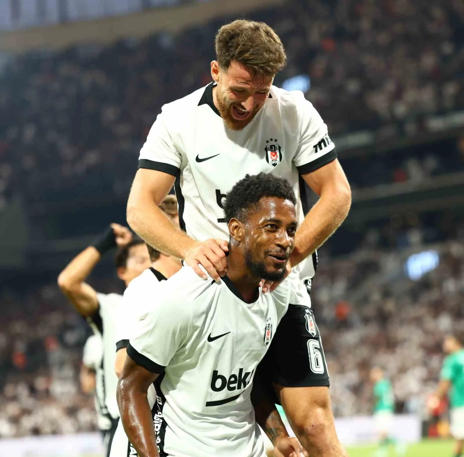 MÜCADELENİN 15 DAKİKASI SİYAH-BEYAZLI EKİBİN 2-0 ÜSTÜNLÜĞÜ İLE GEÇİLDİ.