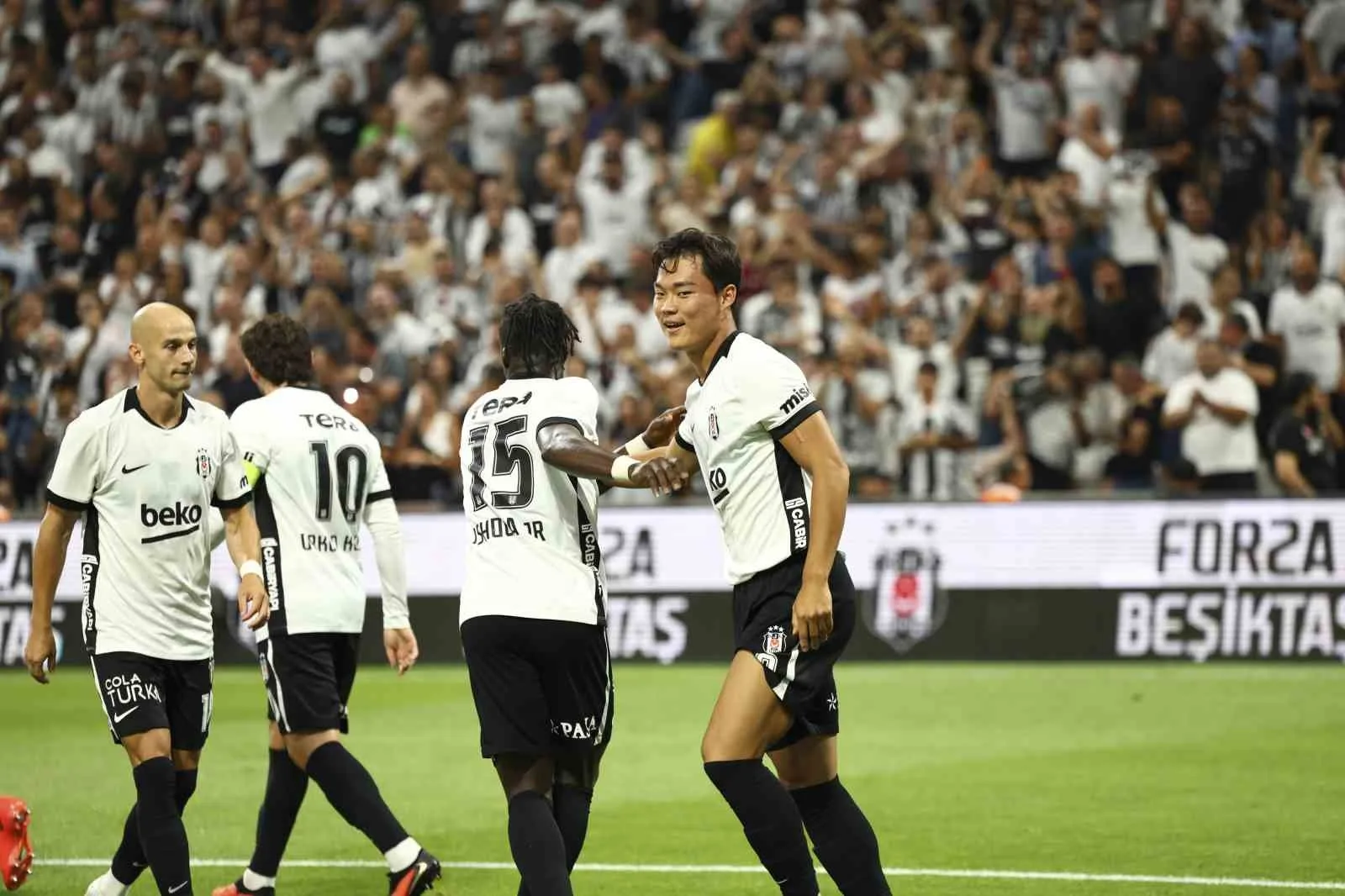 BEŞİKTAŞ, UEFA AVRUPA LİGİ PLAY-OFF TURU İLK MAÇINDA SAHASINDA LİTVANYA TEMSİLCİSİ KAUNO ZALGİRİS İLE KARŞILAŞIYOR.