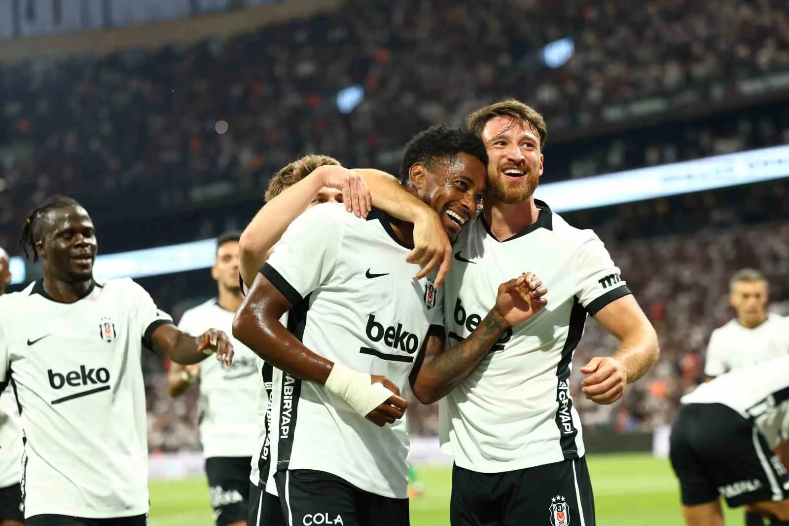 MÜCADELENİN 15 DAKİKASI SİYAH-BEYAZLI EKİBİN 2-0 ÜSTÜNLÜĞÜ İLE GEÇİLDİ.