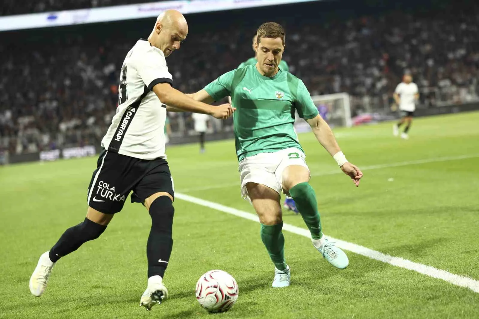 BEŞİKTAŞ, UEFA AVRUPA LİGİ PLAY-OFF TURU İLK MAÇINDA SAHASINDA LİTVANYA TEMSİLCİSİ KAUNO ZALGİRİS İLE KARŞILAŞIYOR.
