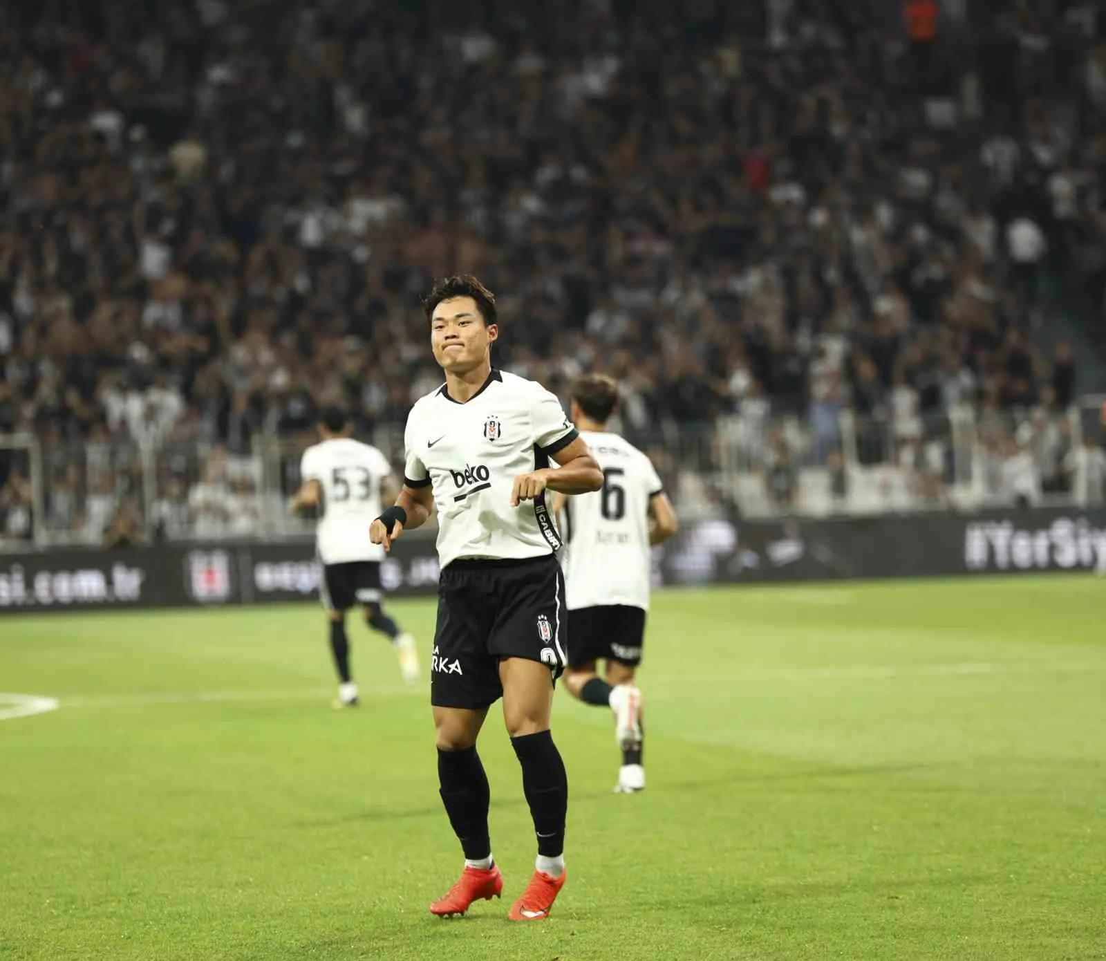 BEŞİKTAŞ, UEFA AVRUPA LİGİ PLAY-OFF TURU İLK MAÇINDA SAHASINDA LİTVANYA TEMSİLCİSİ KAUNO ZALGİRİS İLE KARŞILAŞIYOR.