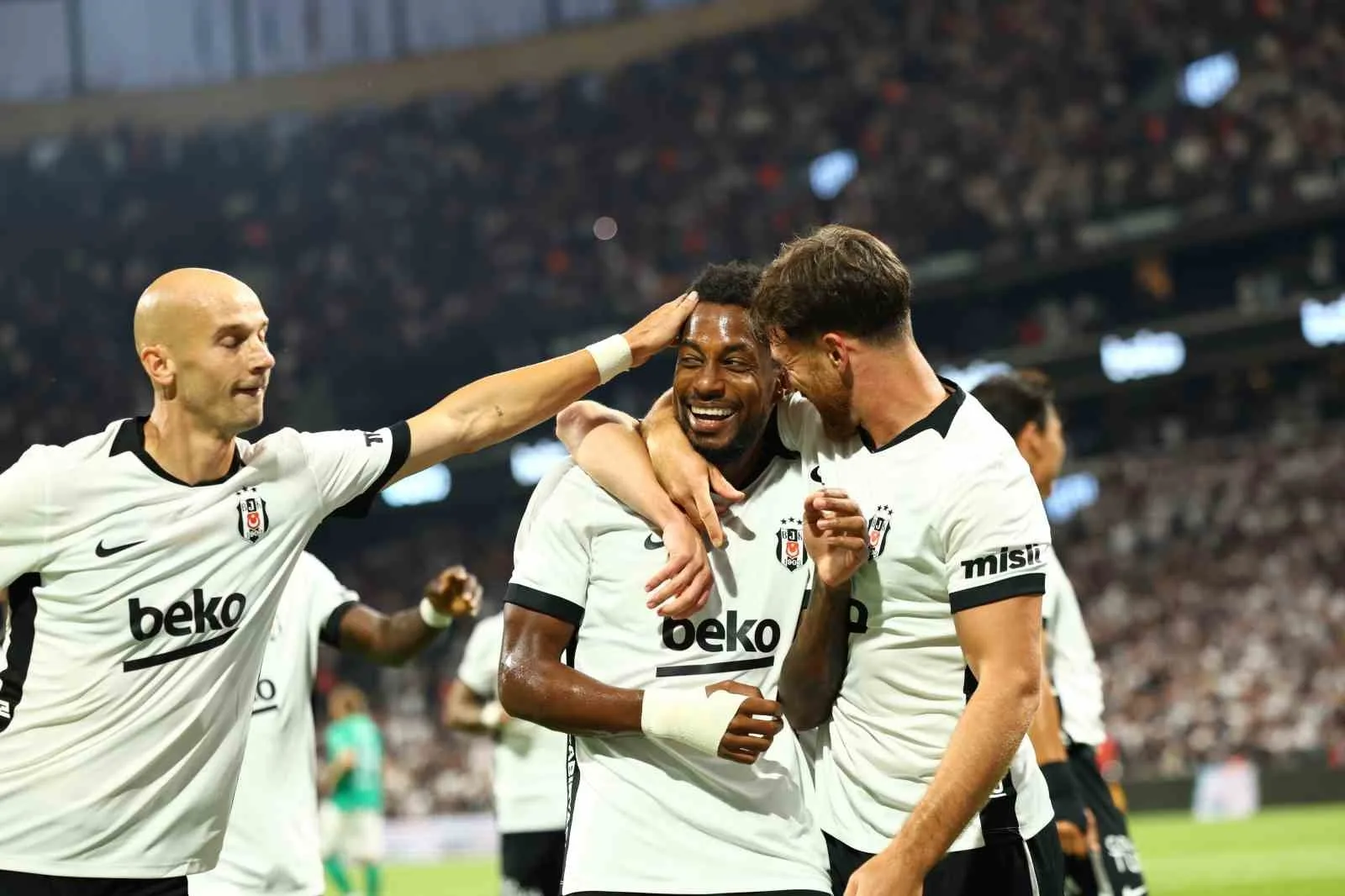 MÜCADELENİN 15 DAKİKASI SİYAH-BEYAZLI EKİBİN 2-0 ÜSTÜNLÜĞÜ İLE GEÇİLDİ.