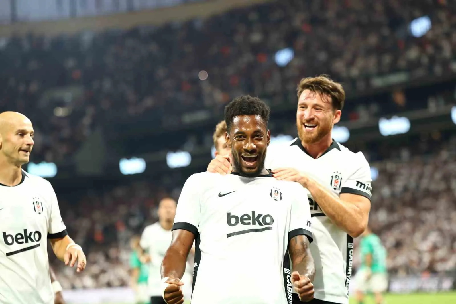 MÜCADELENİN 15 DAKİKASI SİYAH-BEYAZLI EKİBİN 2-0 ÜSTÜNLÜĞÜ İLE GEÇİLDİ.