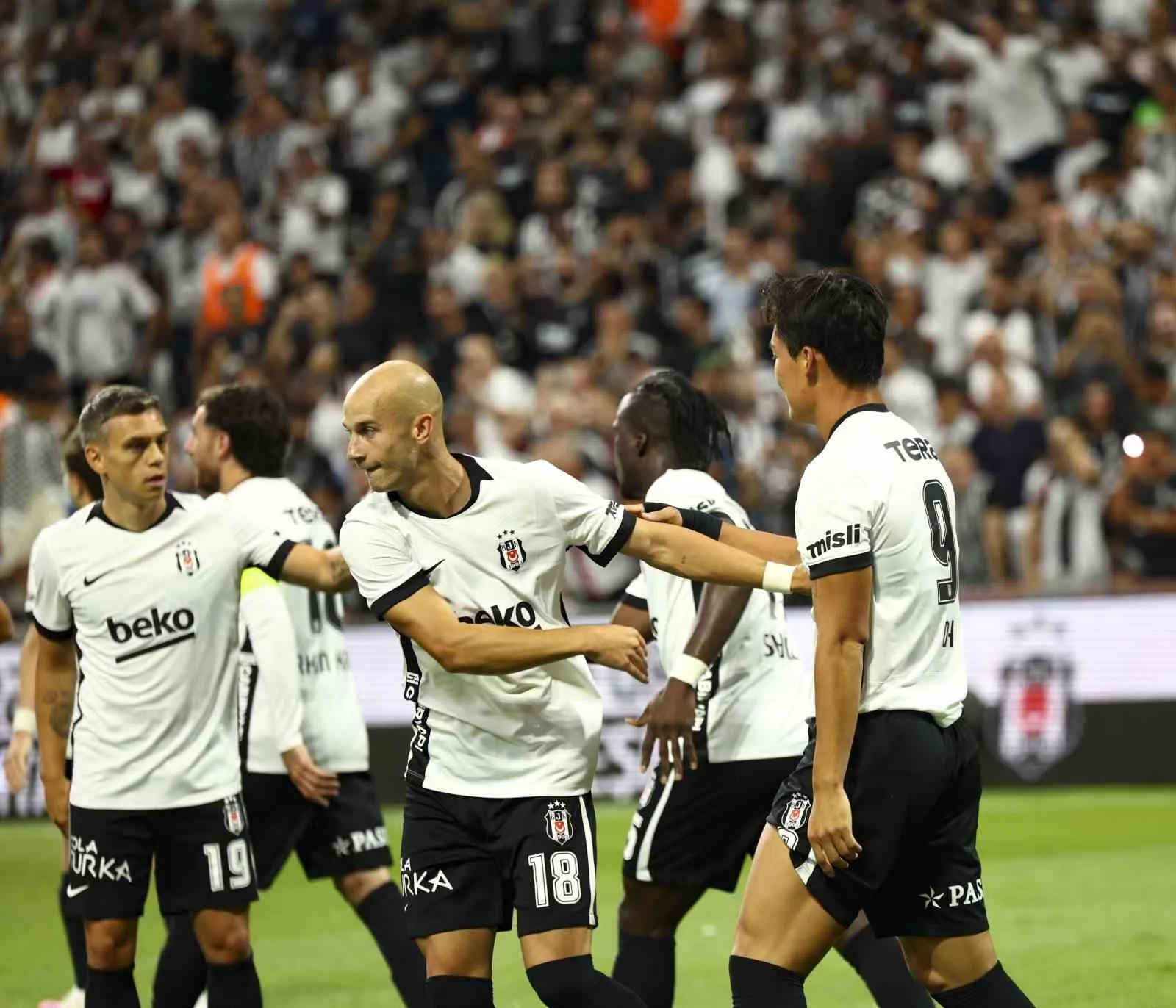 BEŞİKTAŞ, UEFA AVRUPA LİGİ PLAY-OFF TURU İLK MAÇINDA SAHASINDA LİTVANYA TEMSİLCİSİ KAUNO ZALGİRİS İLE KARŞILAŞIYOR.