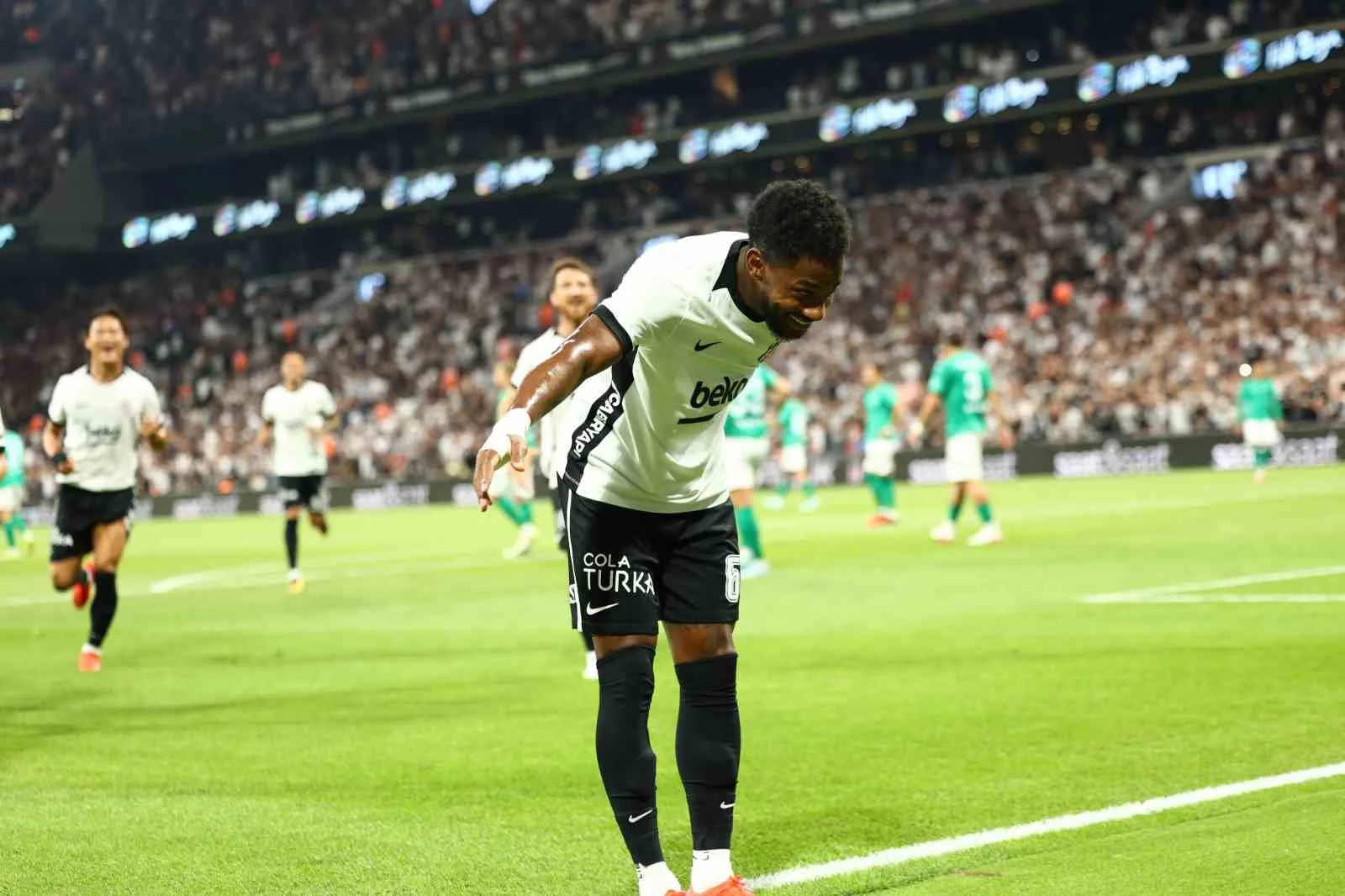 MÜCADELENİN 15 DAKİKASI SİYAH-BEYAZLI EKİBİN 2-0 ÜSTÜNLÜĞÜ İLE GEÇİLDİ.
