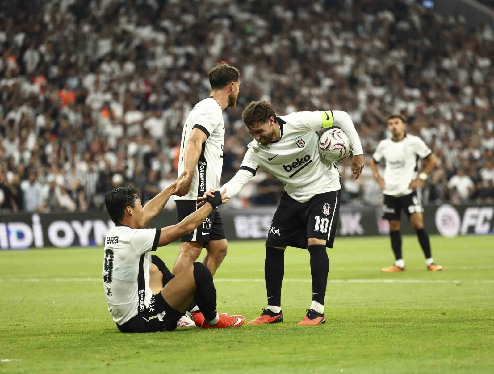 BEŞİKTAŞ, UEFA AVRUPA LİGİ PLAY-OFF TURU İLK MAÇINDA SAHASINDA KARŞILAŞTIĞI LİTVANYA EKİBİ KAUNO ZALGİRİS’İ 3-0 MAĞLUP ETTİ.