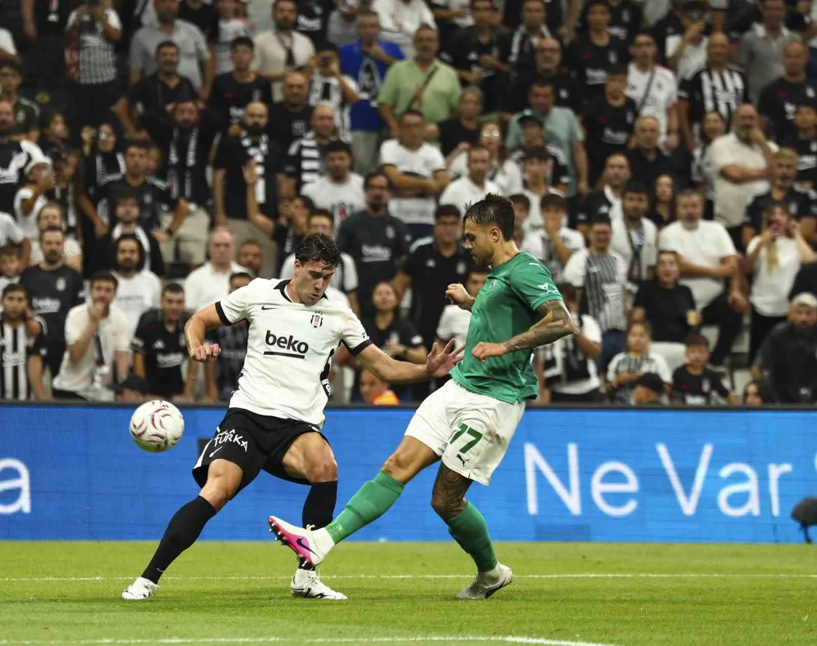 BEŞİKTAŞ, UEFA AVRUPA LİGİ PLAY-OFF TURU İLK MAÇINDA SAHASINDA KARŞILAŞTIĞI LİTVANYA EKİBİ KAUNO ZALGİRİS’İ 3-0 MAĞLUP ETTİ.
