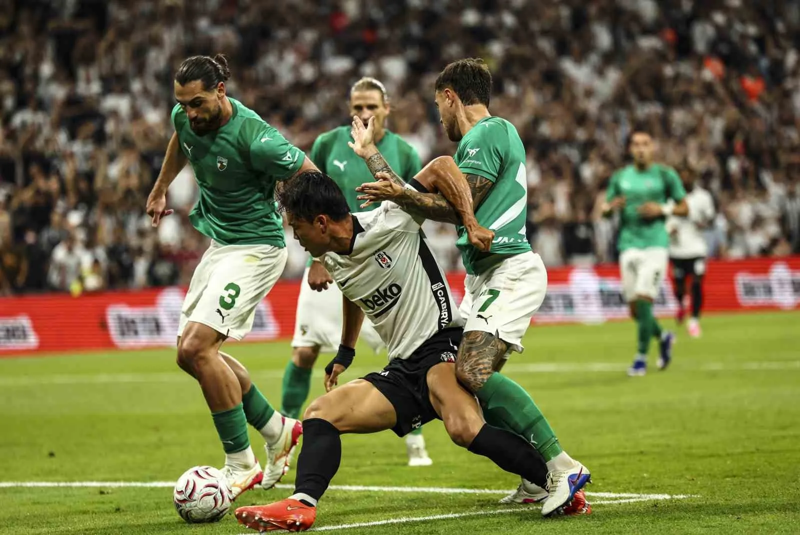 BEŞİKTAŞ, UEFA AVRUPA LİGİ PLAY-OFF TURU İLK MAÇINDA SAHASINDA KARŞILAŞTIĞI LİTVANYA EKİBİ KAUNO ZALGİRİS’İ 3-0 MAĞLUP ETTİ.