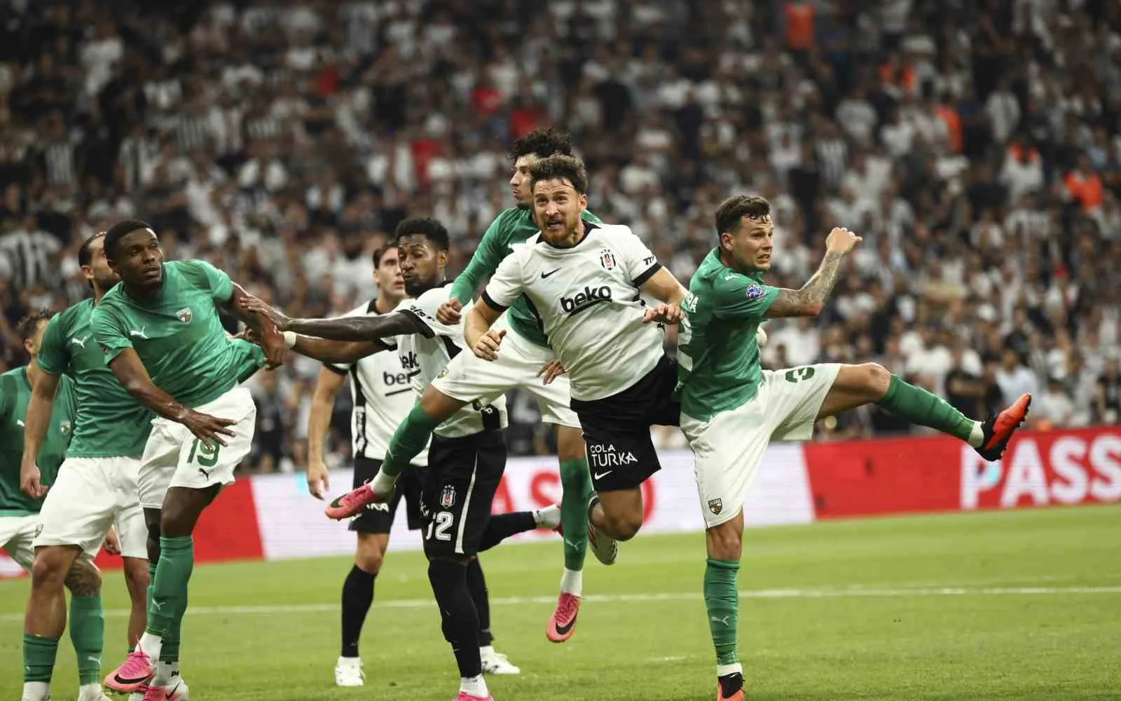 BEŞİKTAŞ, UEFA AVRUPA LİGİ PLAY-OFF TURU İLK MAÇINDA SAHASINDA KARŞILAŞTIĞI LİTVANYA EKİBİ KAUNO ZALGİRİS’İ 3-0 MAĞLUP ETTİ.