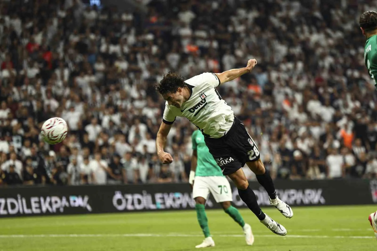 BEŞİKTAŞ, UEFA AVRUPA LİGİ PLAY-OFF TURU İLK MAÇINDA SAHASINDA KARŞILAŞTIĞI LİTVANYA EKİBİ KAUNO ZALGİRİS’İ 3-0 MAĞLUP ETTİ.
