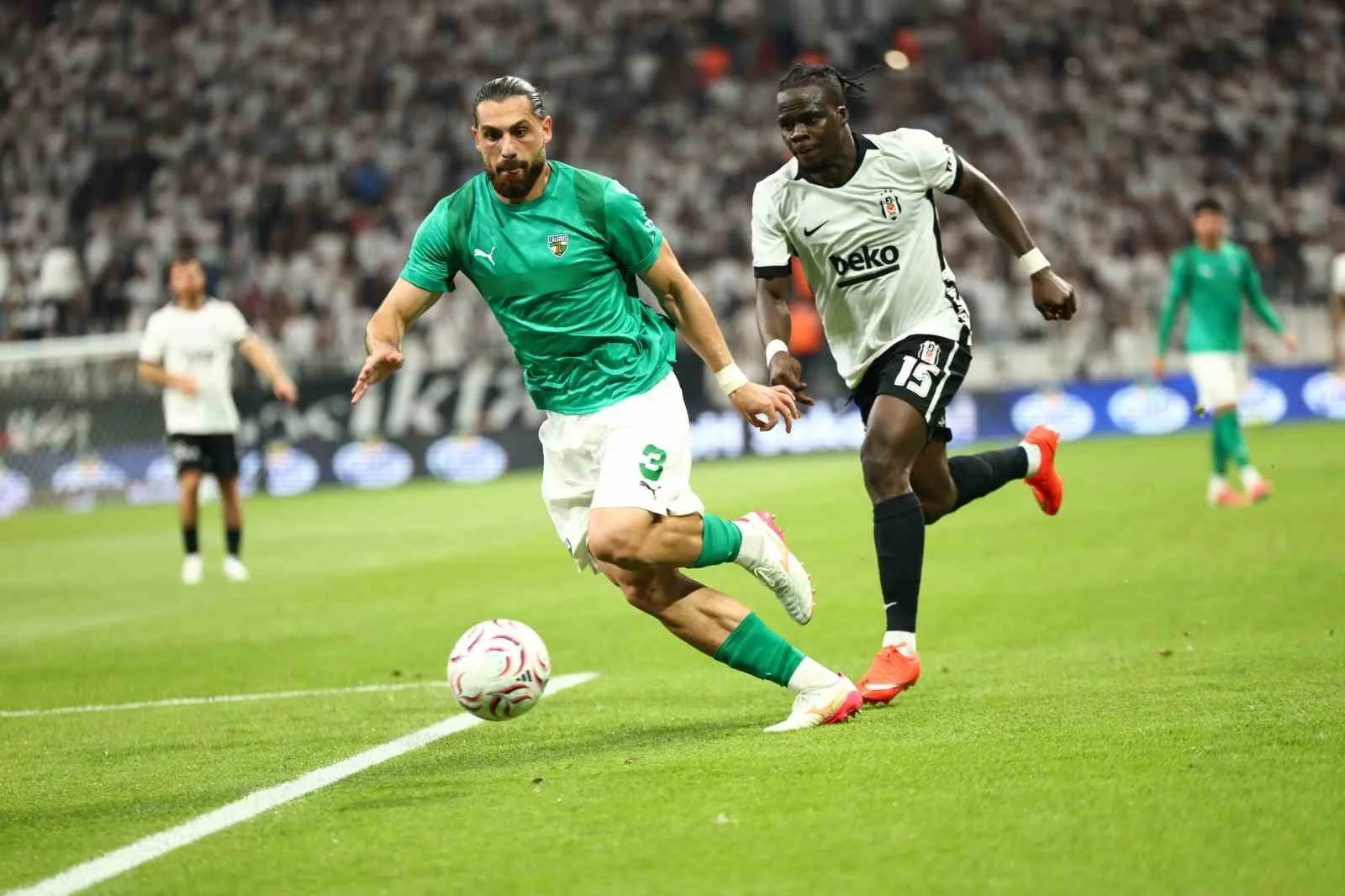 BEŞİKTAŞ, UEFA AVRUPA LİGİ PLAY-OFF TURU İLK MAÇINDA SAHASINDA KARŞILAŞTIĞI LİTVANYA EKİBİ KAUNO ZALGİRİS’İ 3-0 MAĞLUP ETTİ.