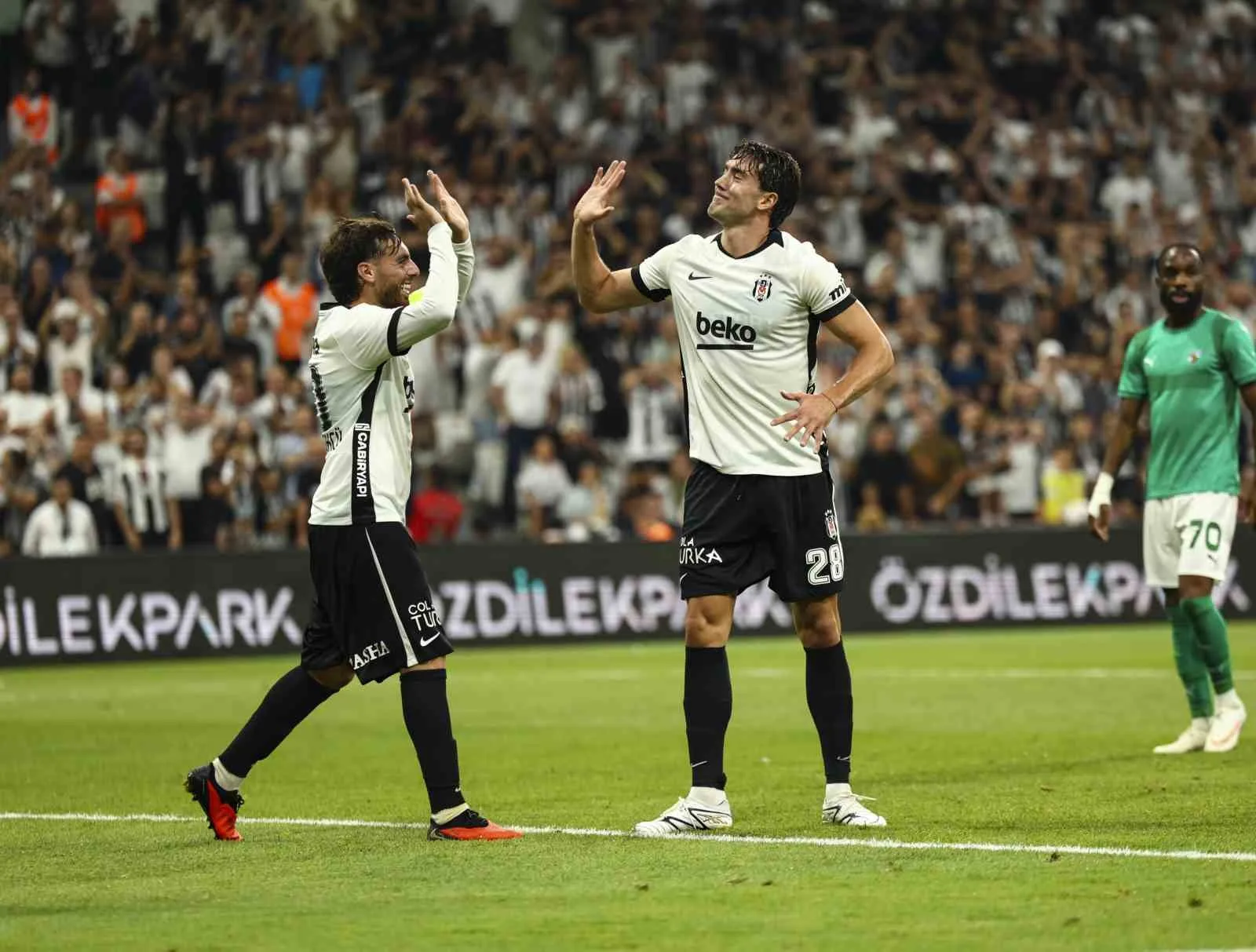 BEŞİKTAŞ, UEFA AVRUPA LİGİ PLAY-OFF TURU İLK MAÇINDA SAHASINDA KARŞILAŞTIĞI LİTVANYA EKİBİ KAUNO ZALGİRİS’İ 3-0 MAĞLUP ETTİ.