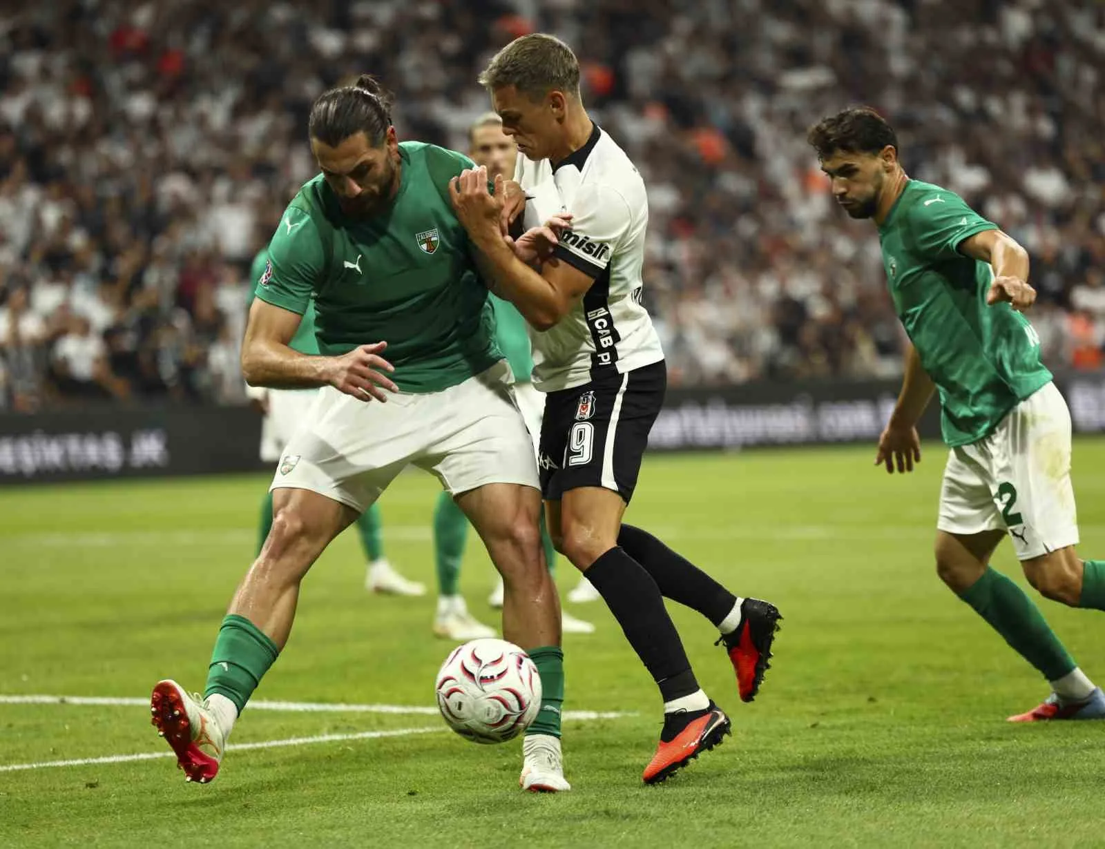 BEŞİKTAŞ, UEFA AVRUPA LİGİ PLAY-OFF TURU İLK MAÇINDA SAHASINDA KARŞILAŞTIĞI LİTVANYA EKİBİ KAUNO ZALGİRİS’İ 3-0 MAĞLUP ETTİ.