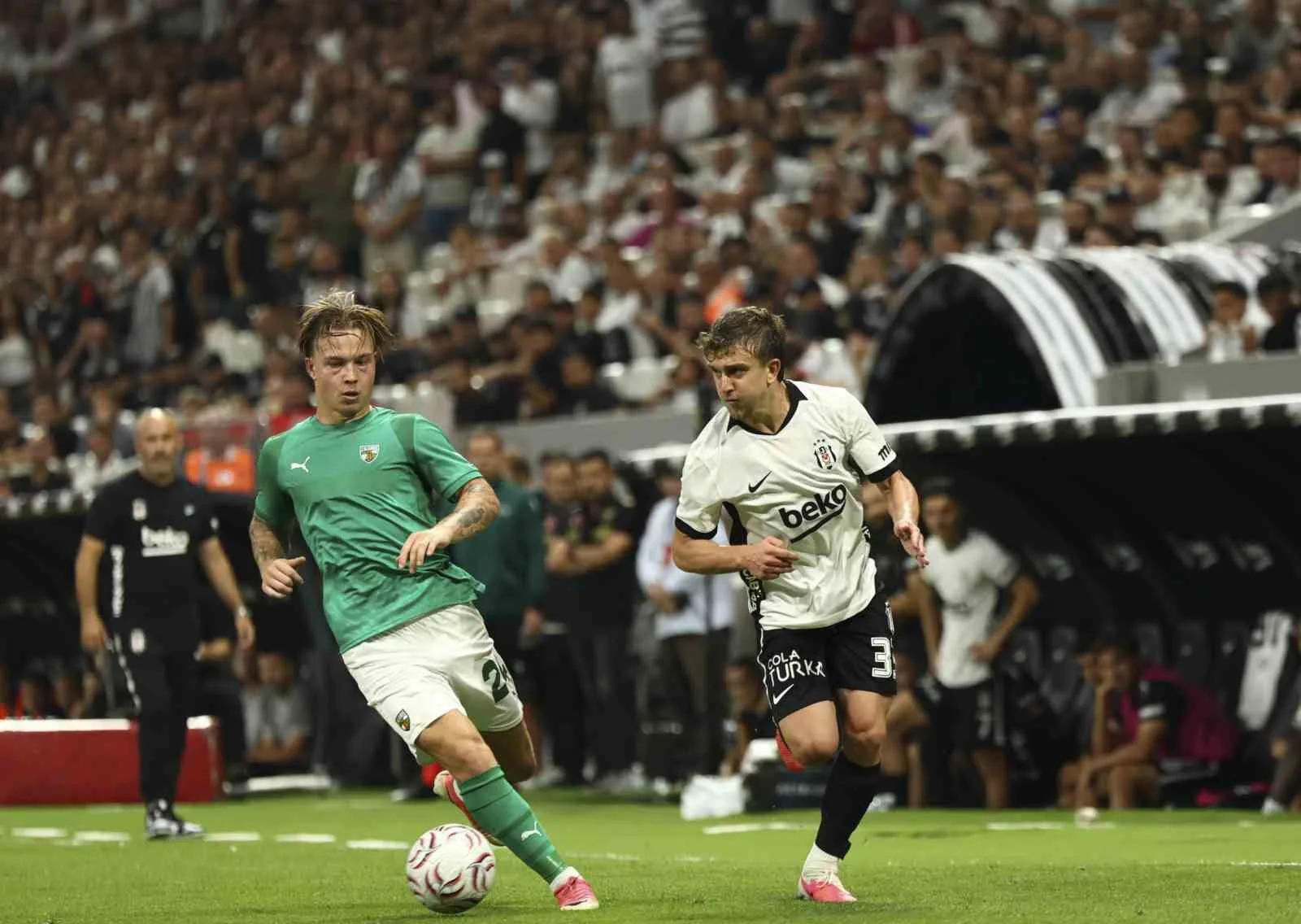 BEŞİKTAŞ, UEFA AVRUPA LİGİ PLAY-OFF TURU İLK MAÇINDA SAHASINDA KARŞILAŞTIĞI LİTVANYA EKİBİ KAUNO ZALGİRİS’İ 3-0 MAĞLUP ETTİ.