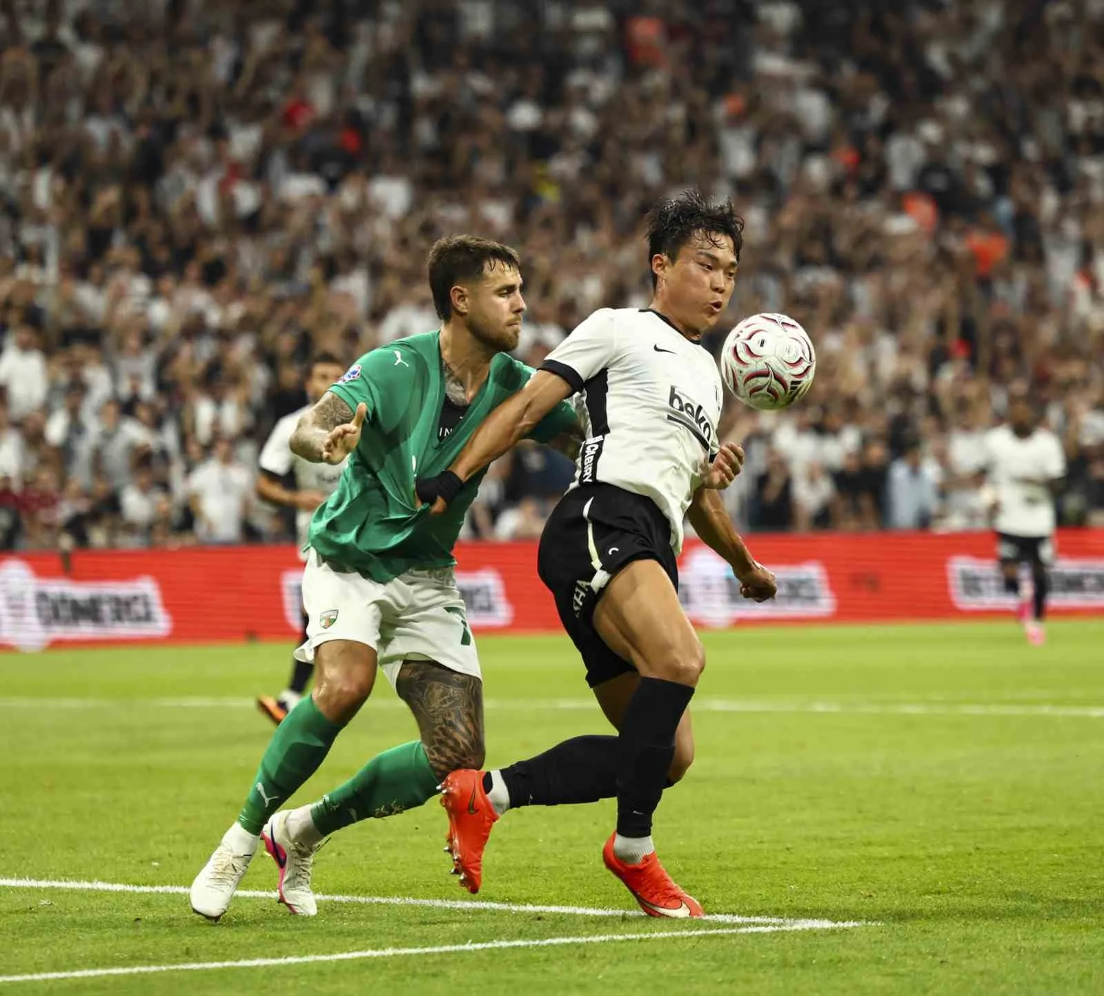 BEŞİKTAŞ, UEFA AVRUPA LİGİ PLAY-OFF TURU İLK MAÇINDA SAHASINDA KARŞILAŞTIĞI LİTVANYA EKİBİ KAUNO ZALGİRİS’İ 3-0 MAĞLUP ETTİ.